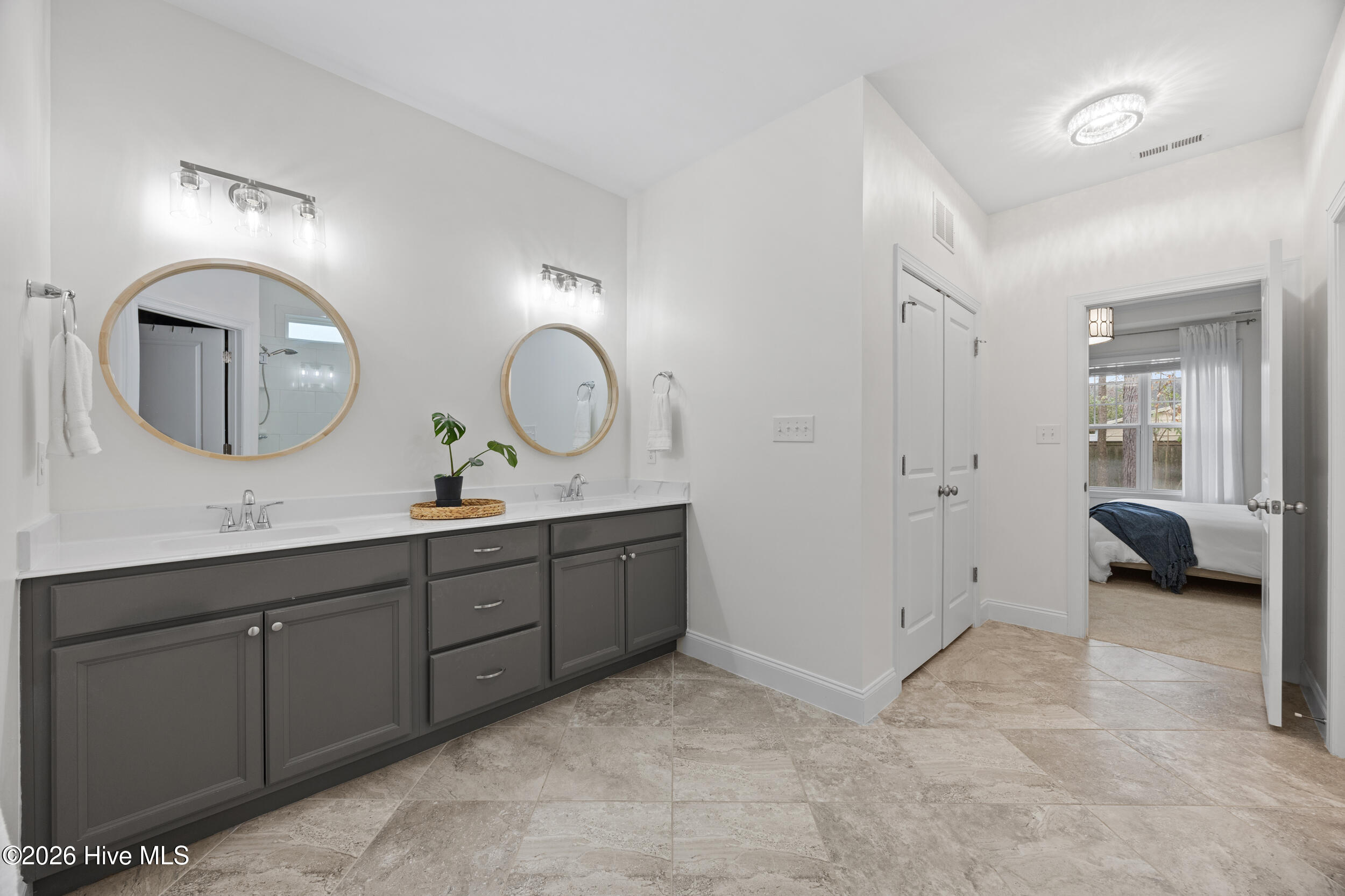 505 W Craftsman Way