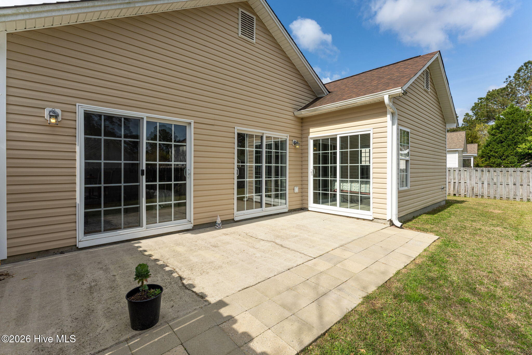 1112 Ashcroft Drive NE