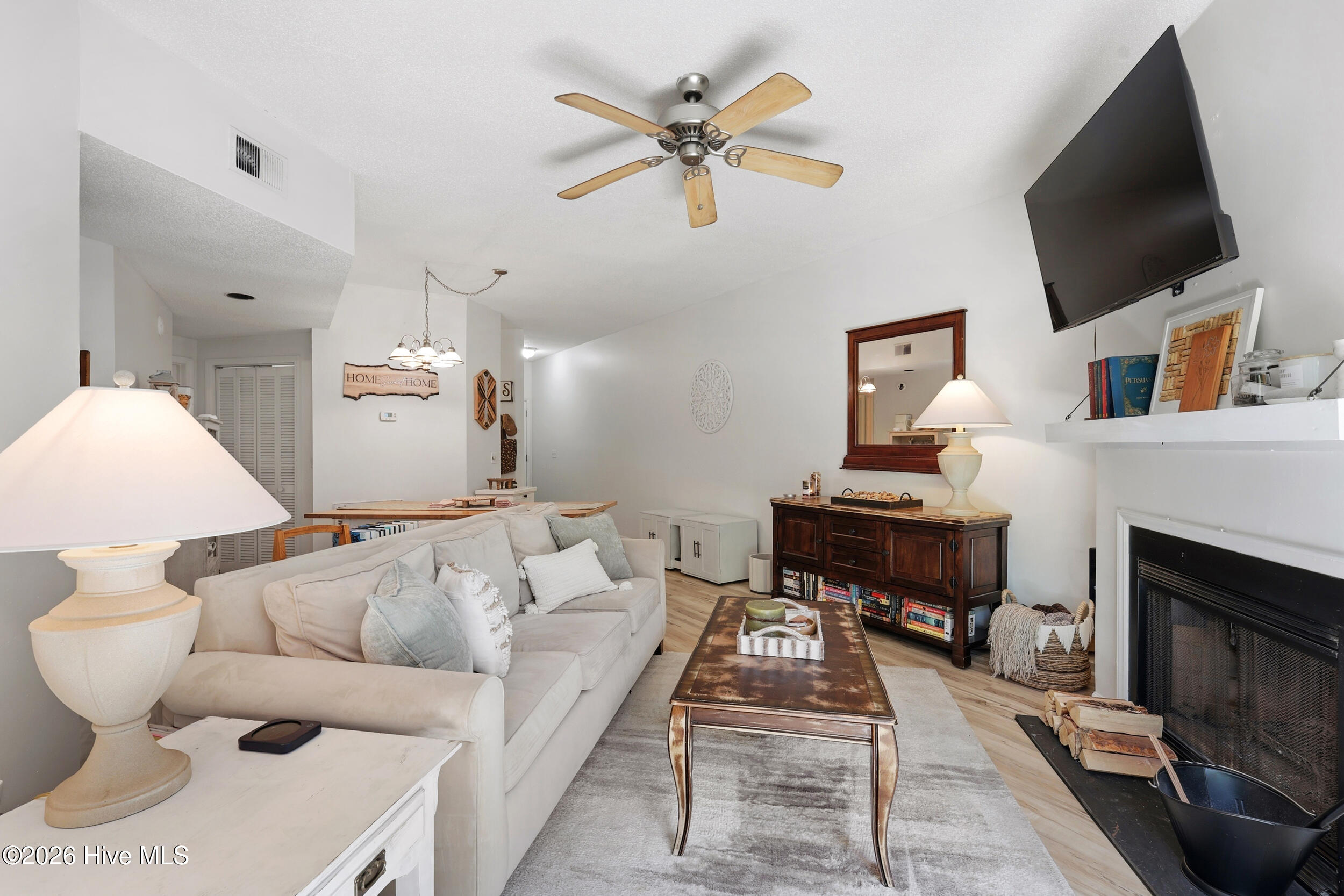 4230 Wilshire Boulevard Apt 104