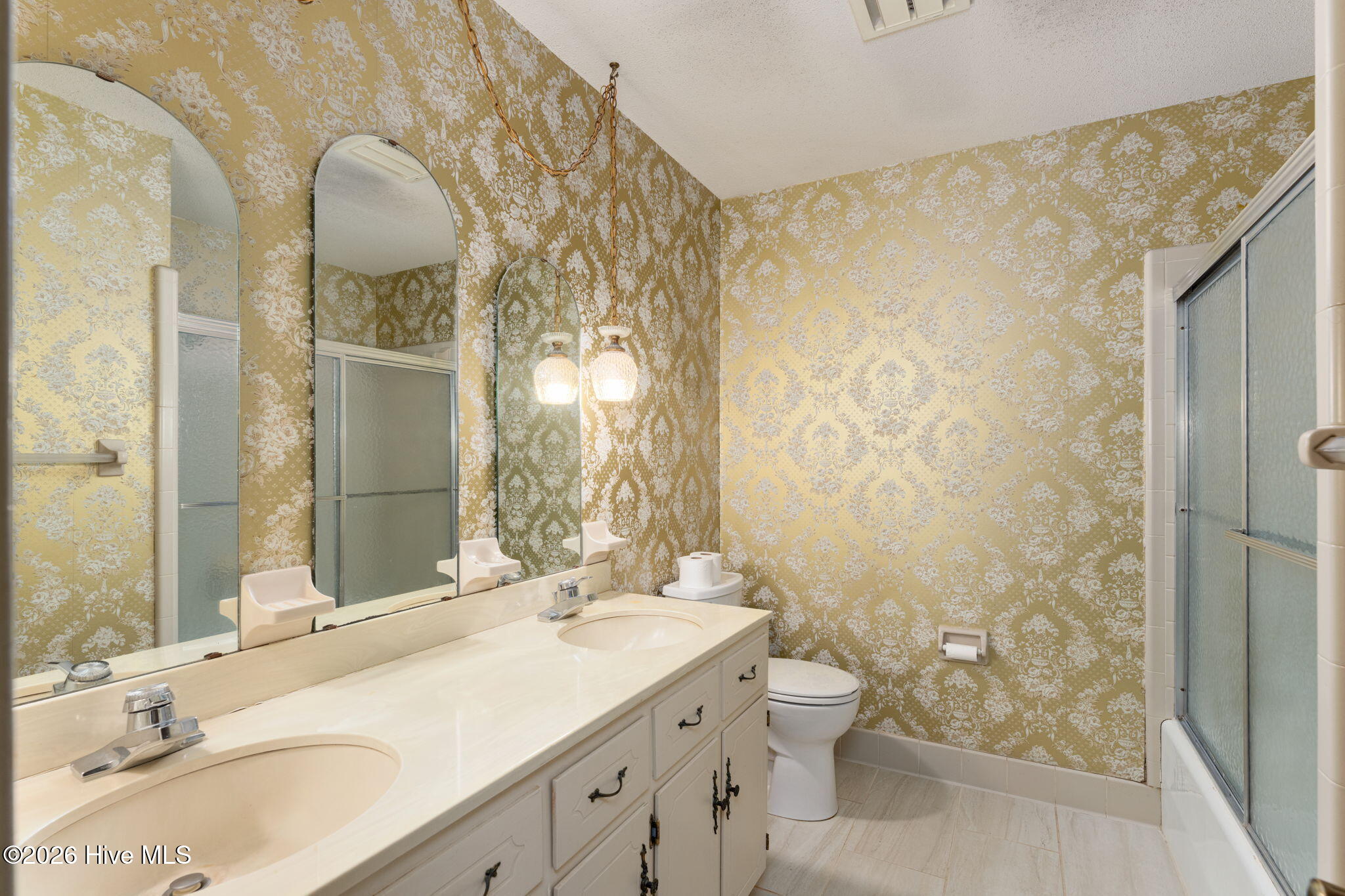 913 Robert E Lee Drive