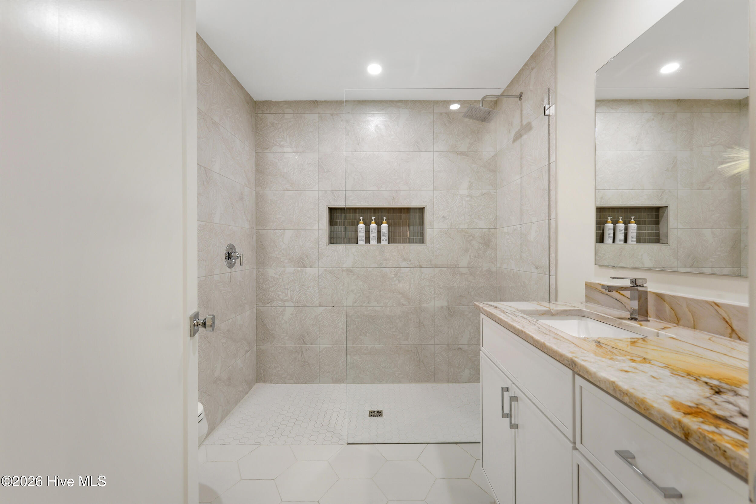 1800 Canal Drive Unit 305