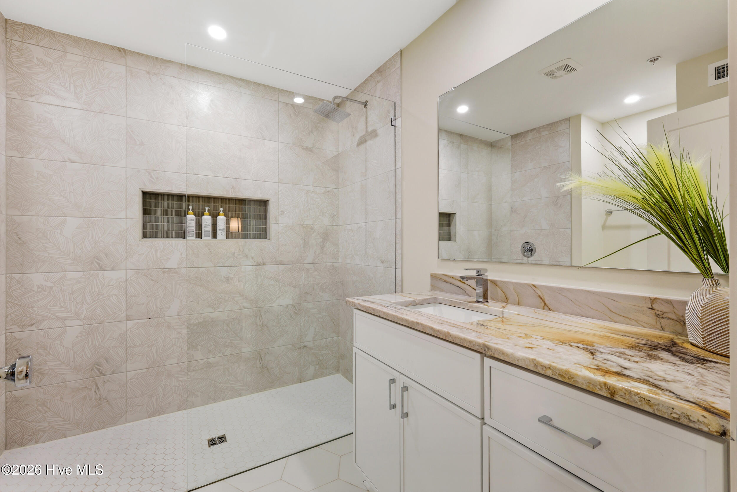 1800 Canal Drive Unit 305