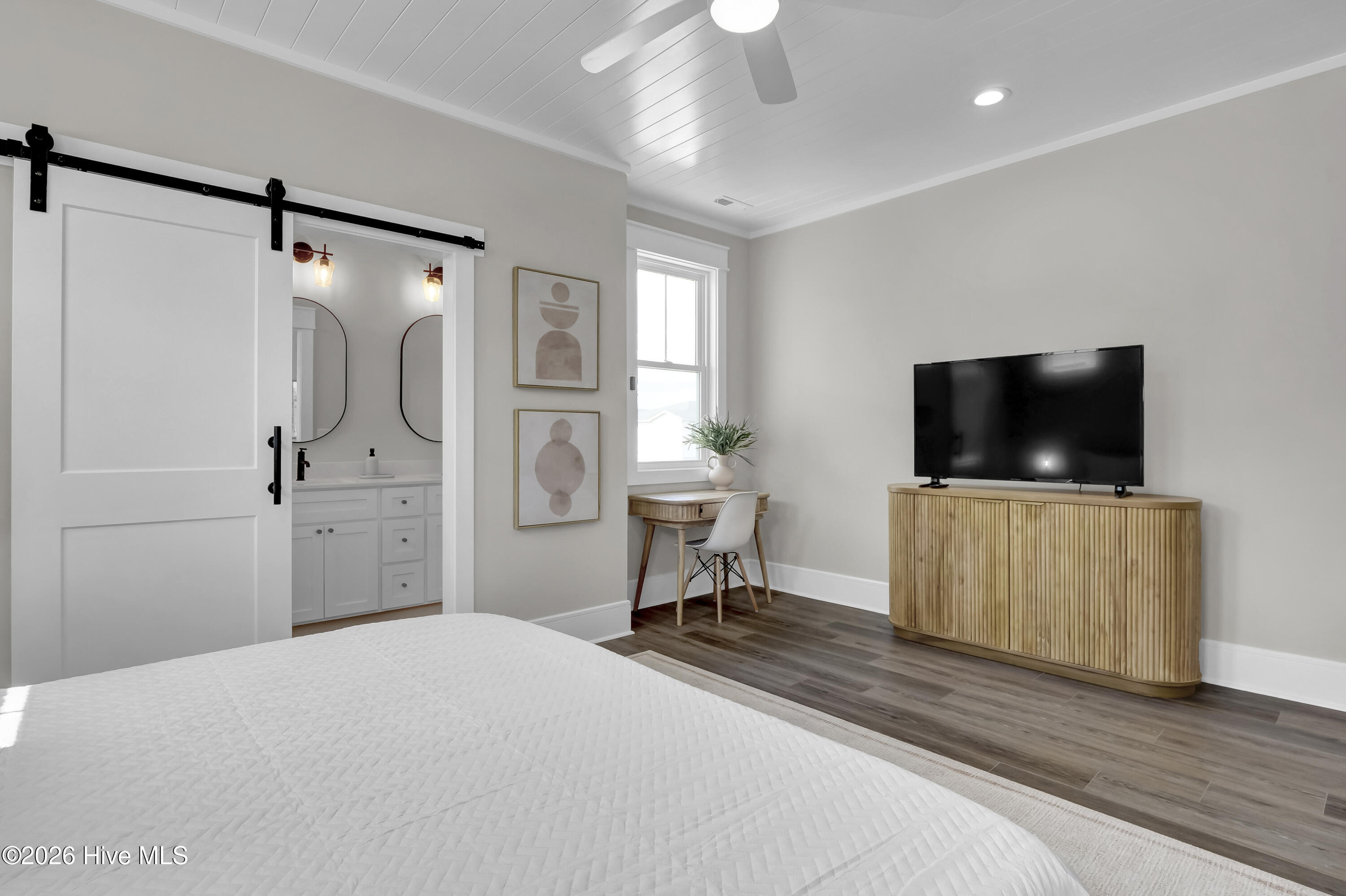 906 Second Street S 2