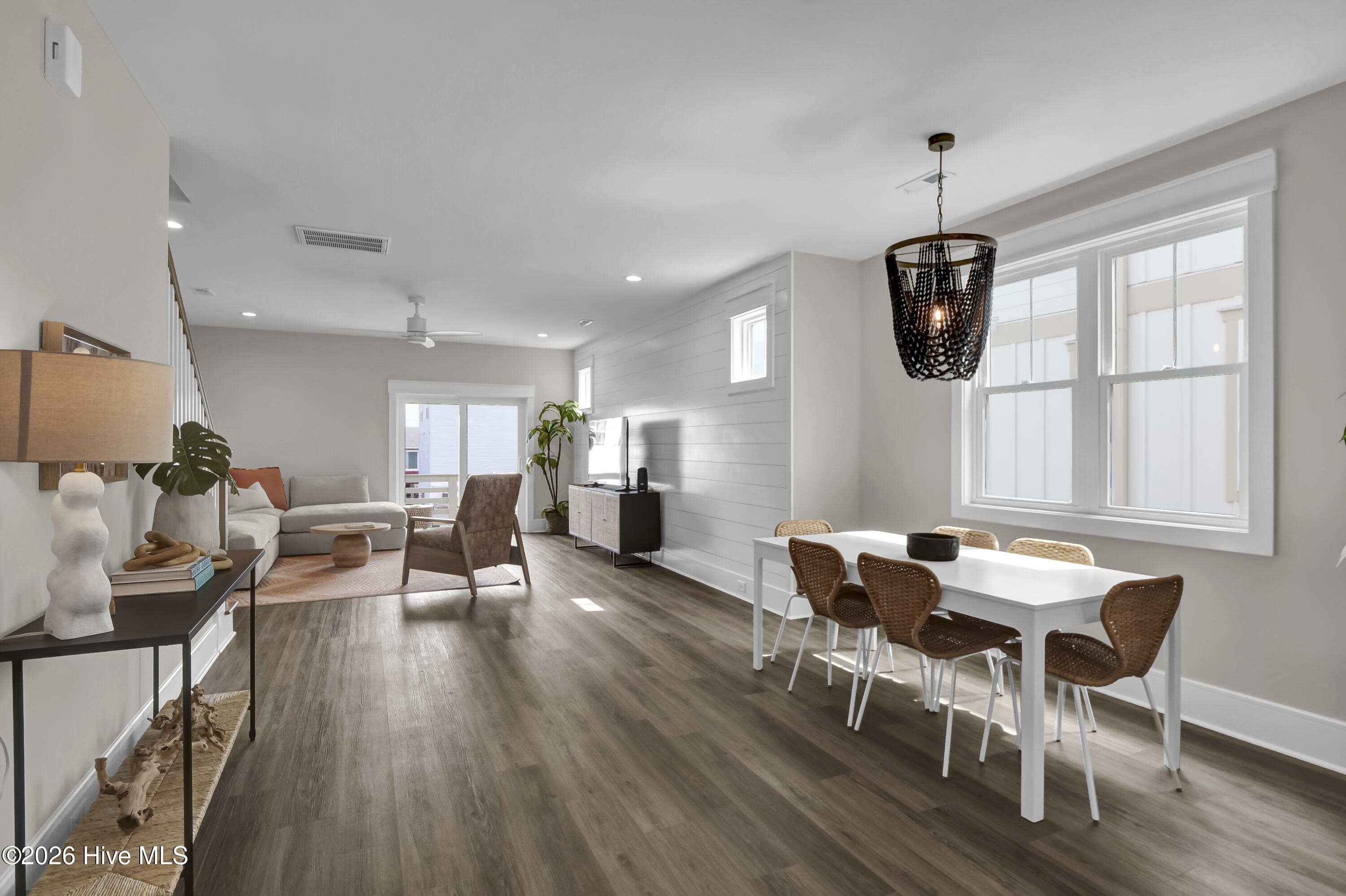 906 Second Street S 2