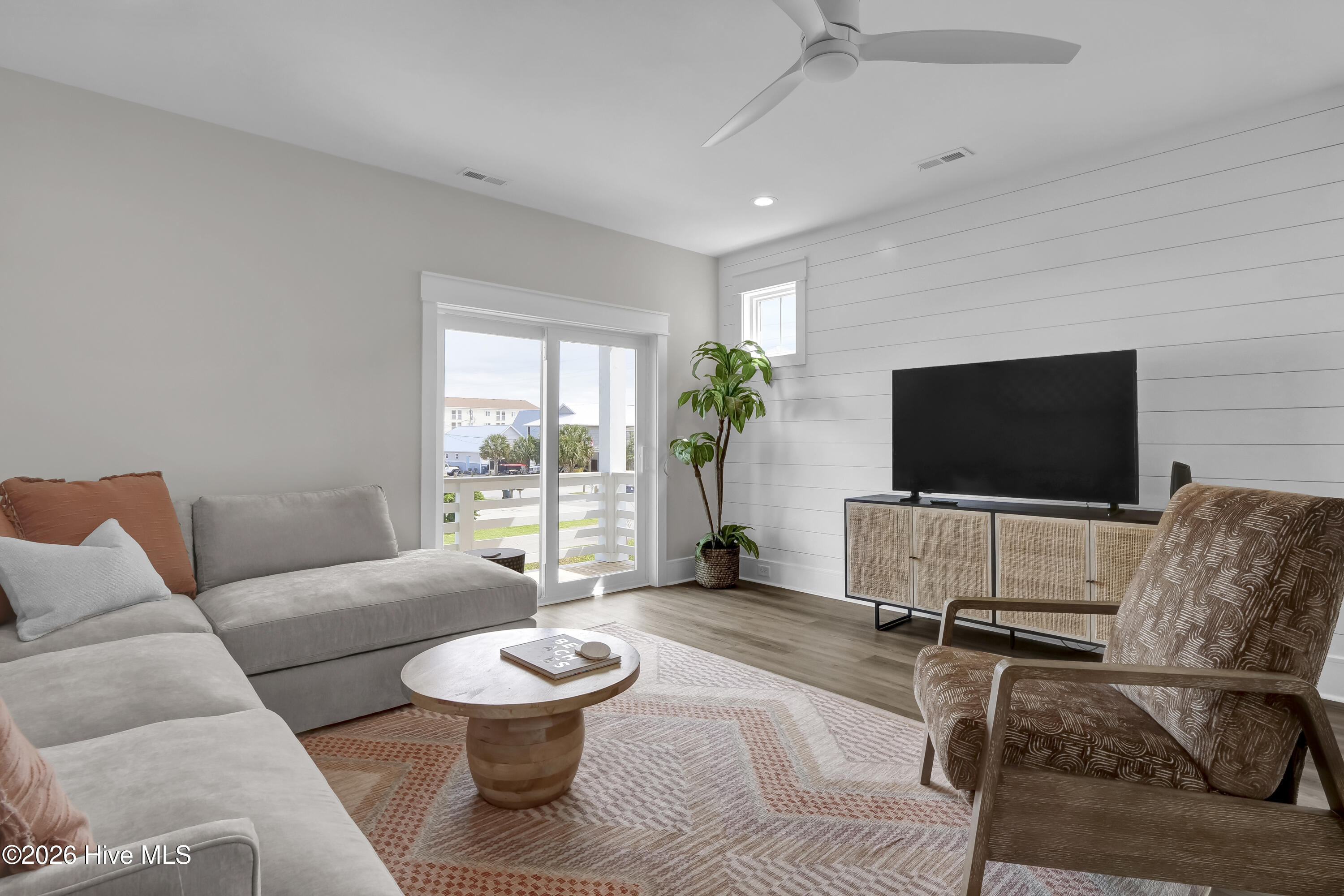 906 Second Street S 2