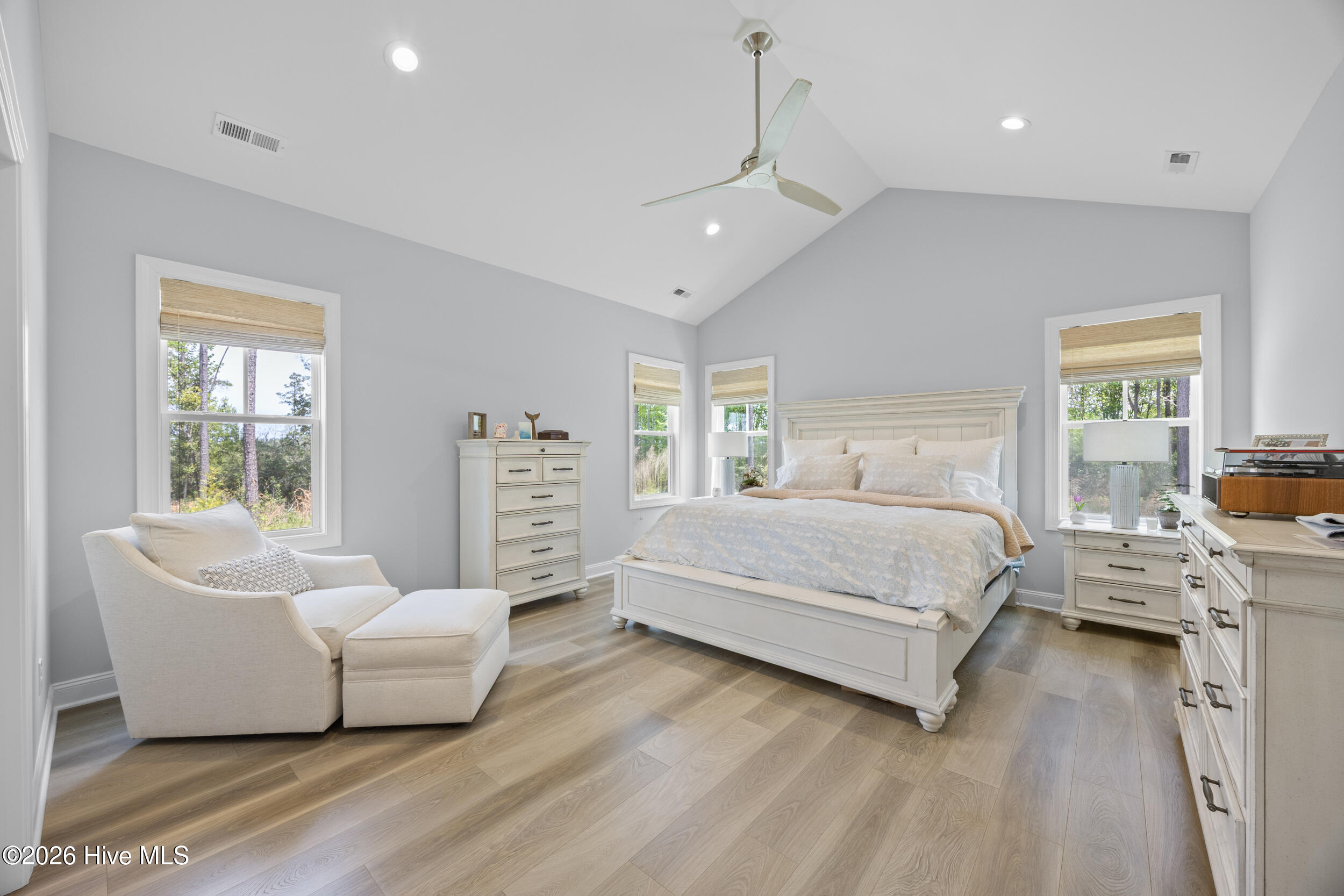 598 Saratoga Way