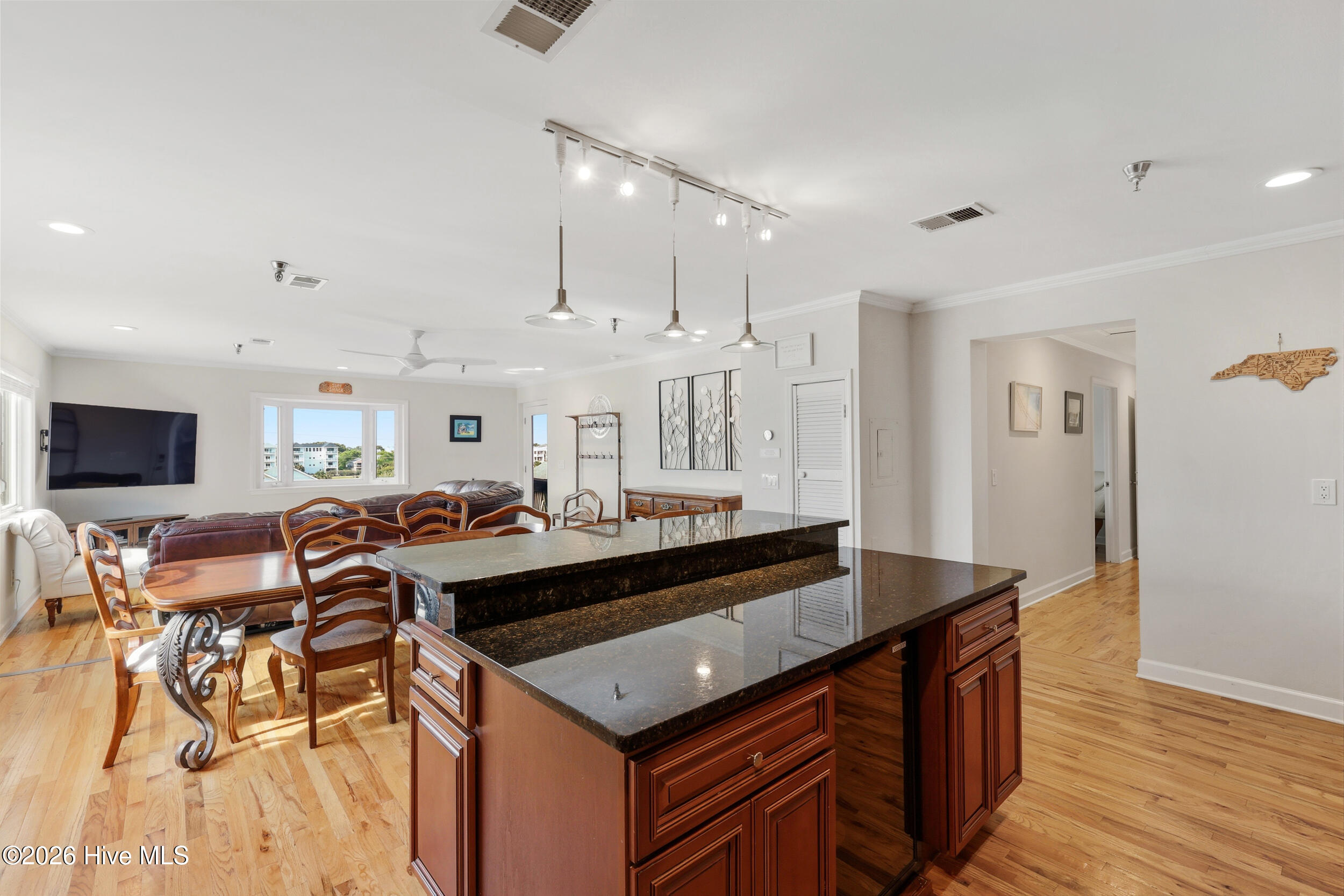 306 Lake Park Boulevard S 302