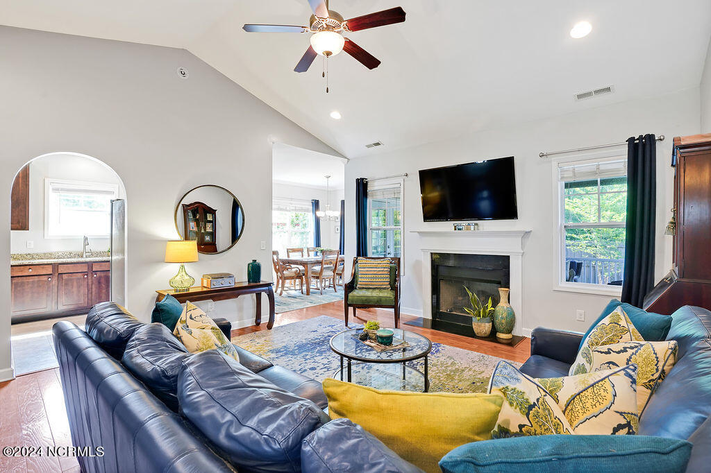 320 Craftsman Way