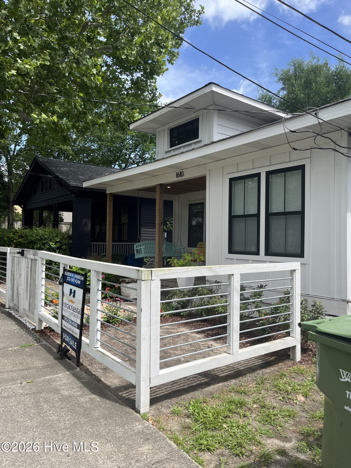 1610 Dock Street