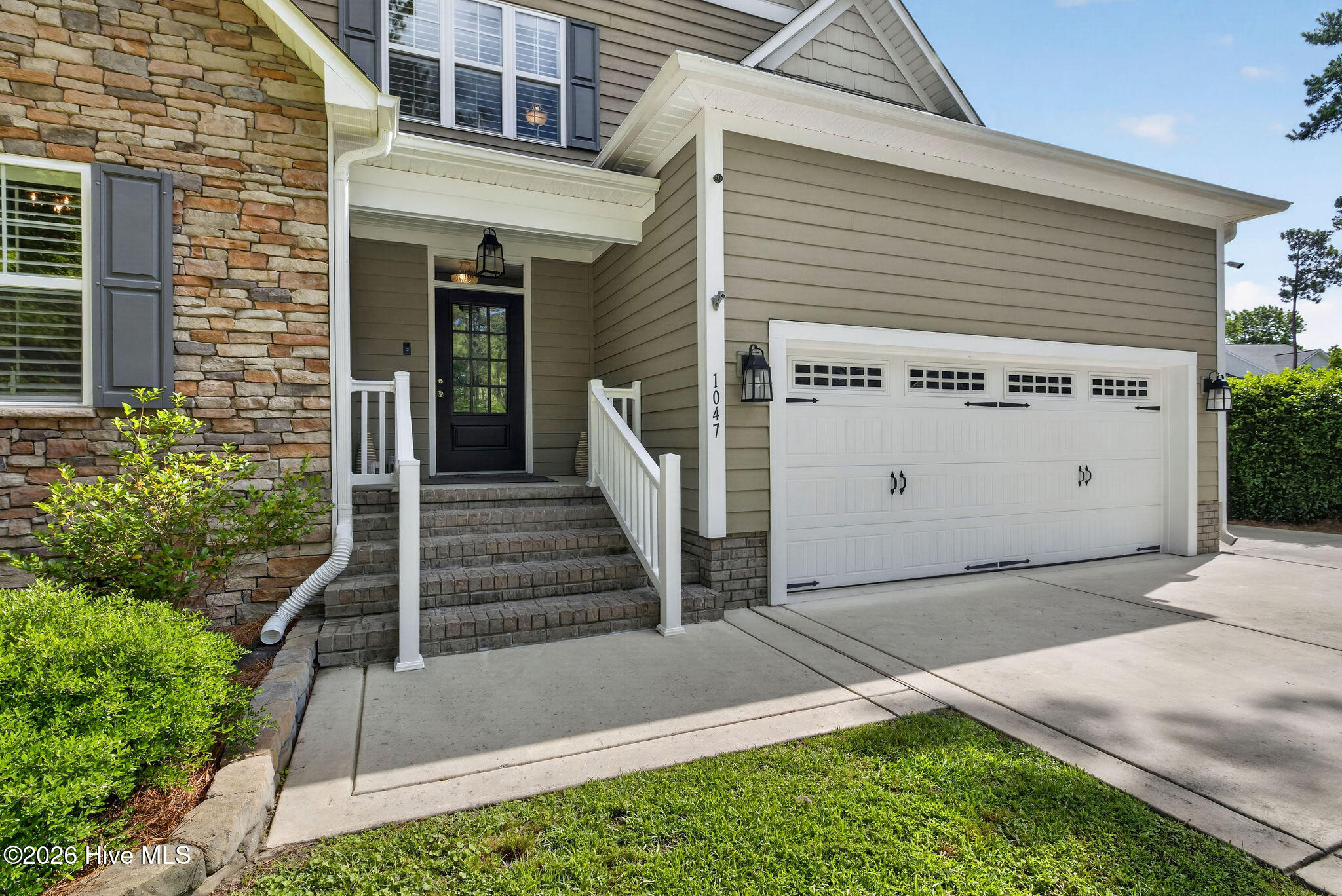 1047 Grandview Drive