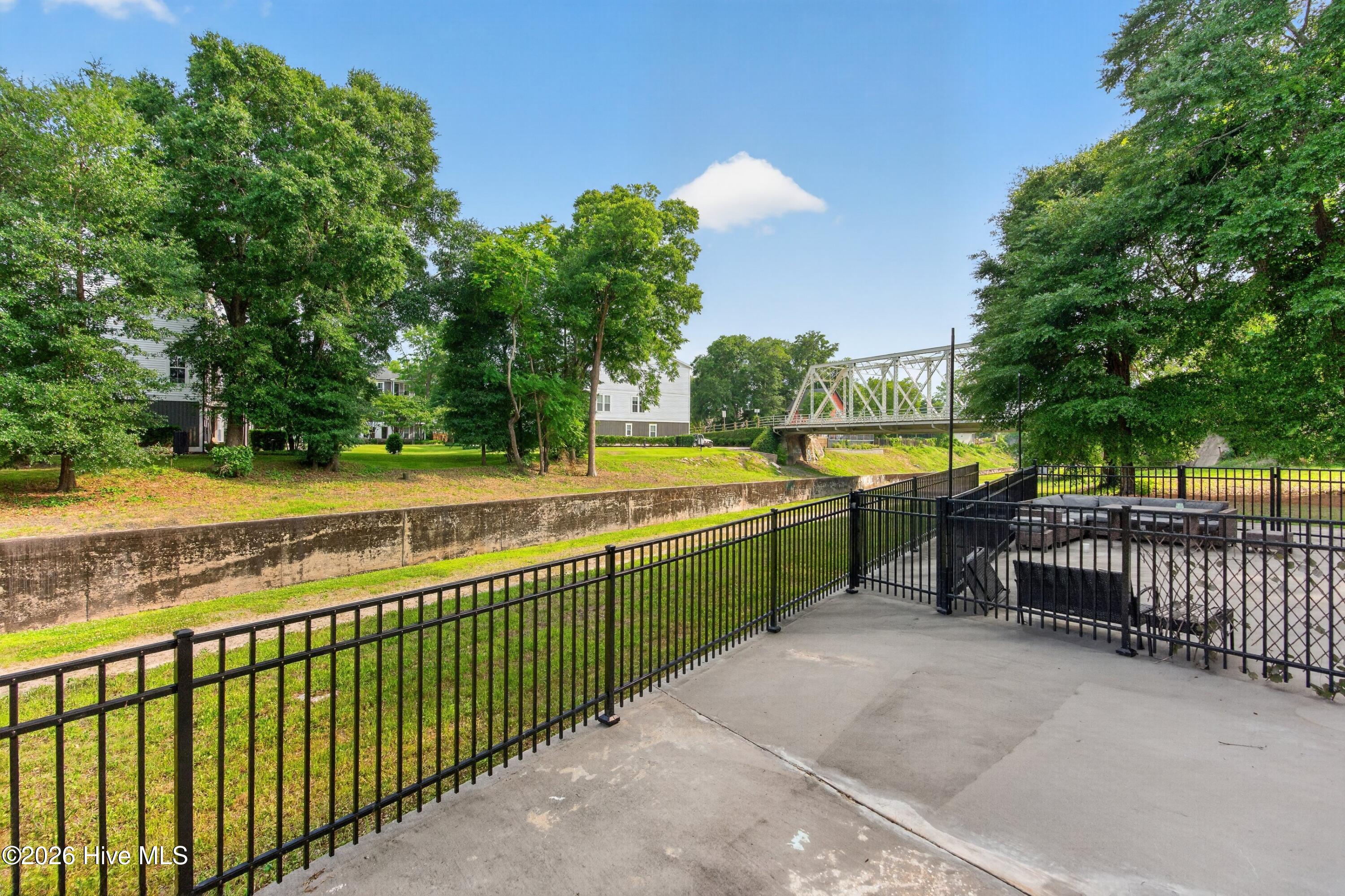 614 Peacock Lane Apt 1