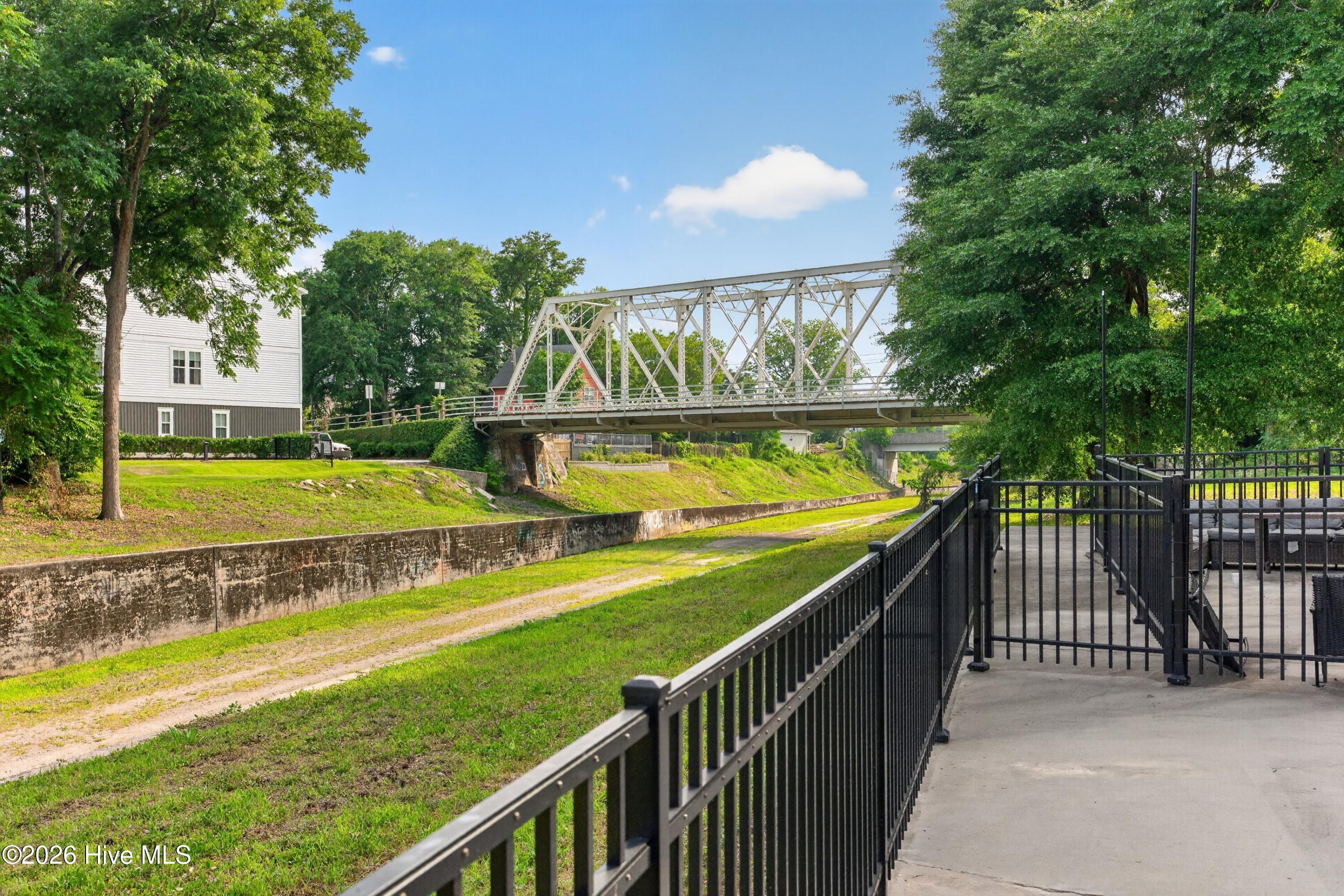 614 Peacock Lane Apt 1