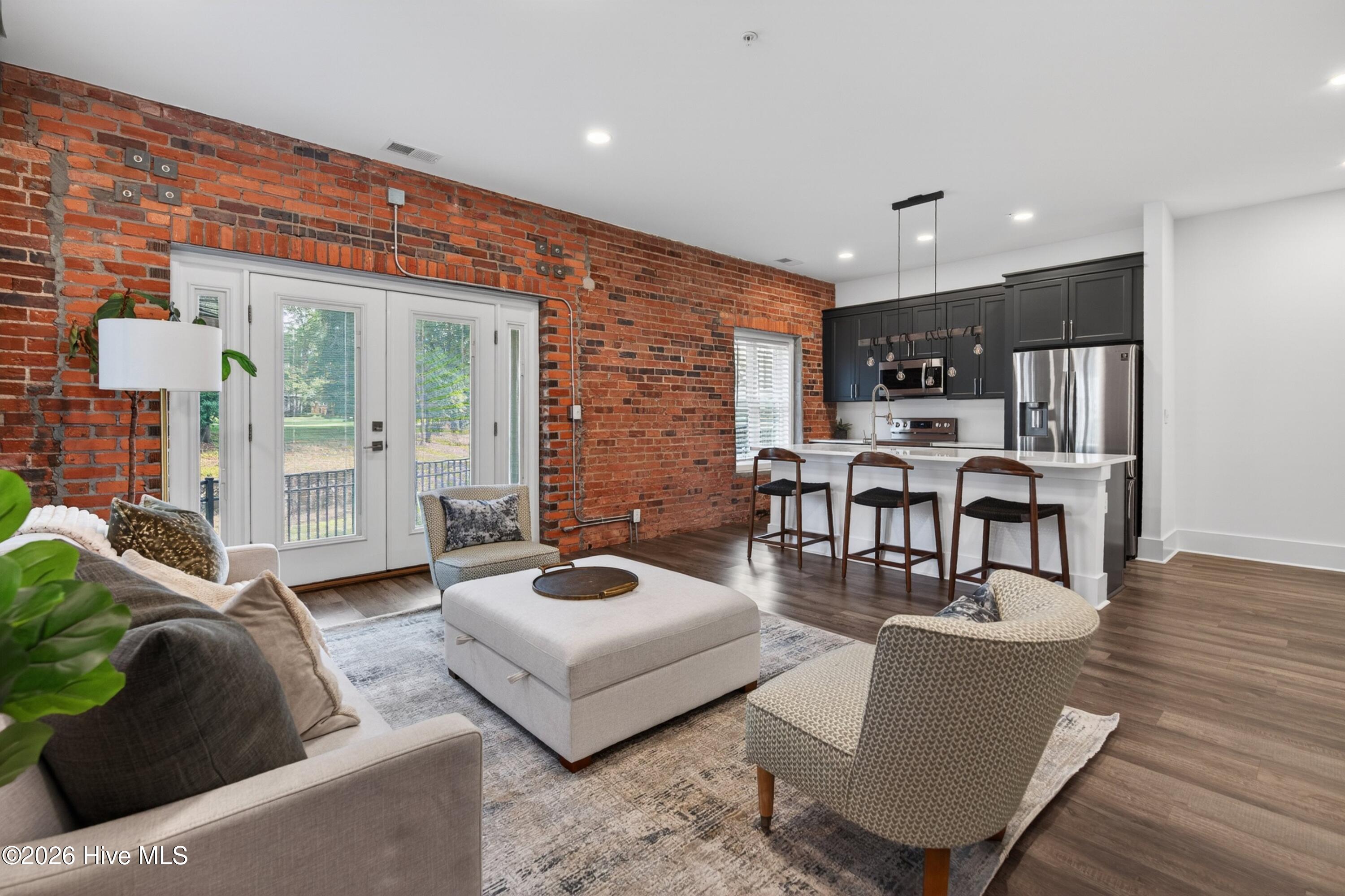 614 Peacock Lane Apt 1