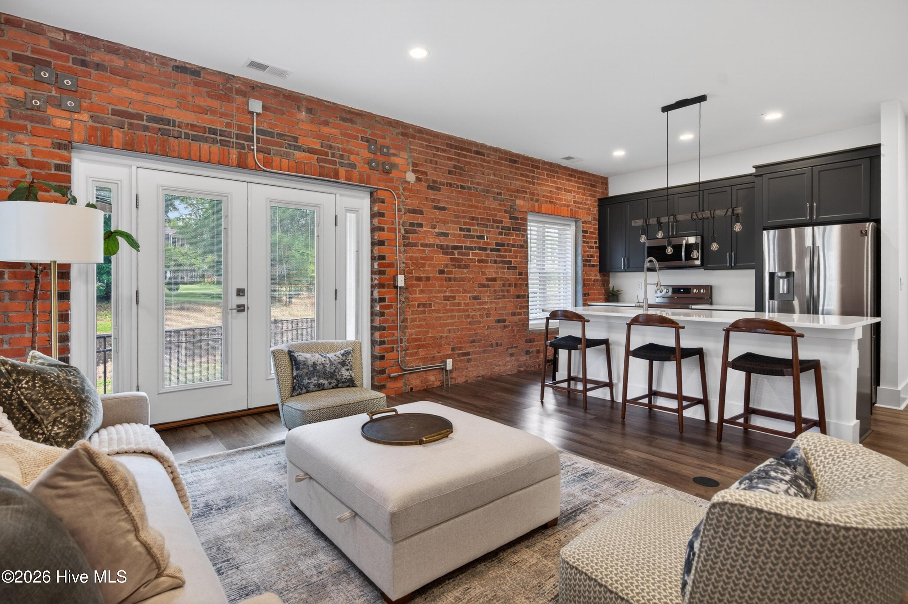 614 Peacock Lane Apt 1