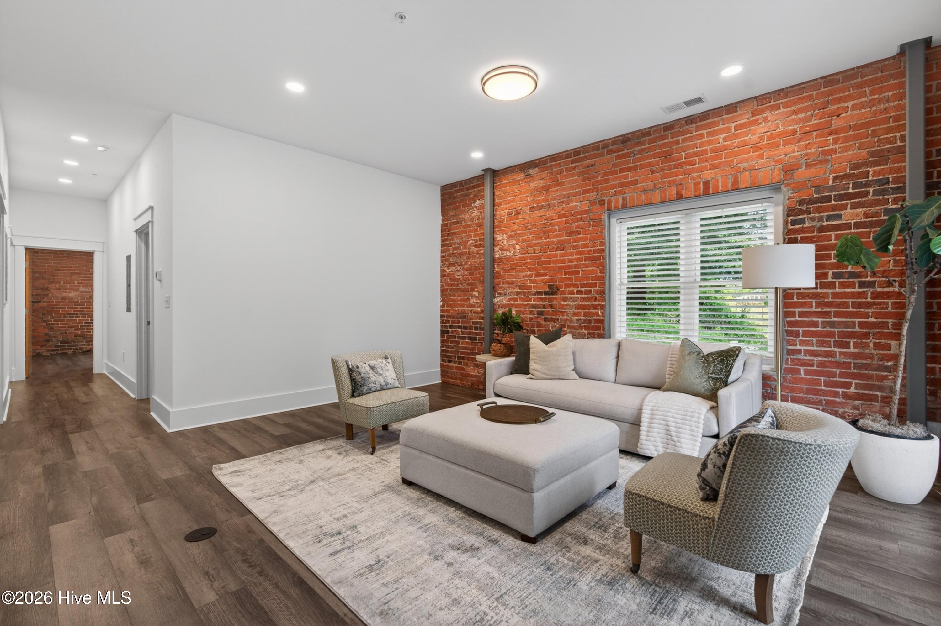 614 Peacock Lane Apt 1