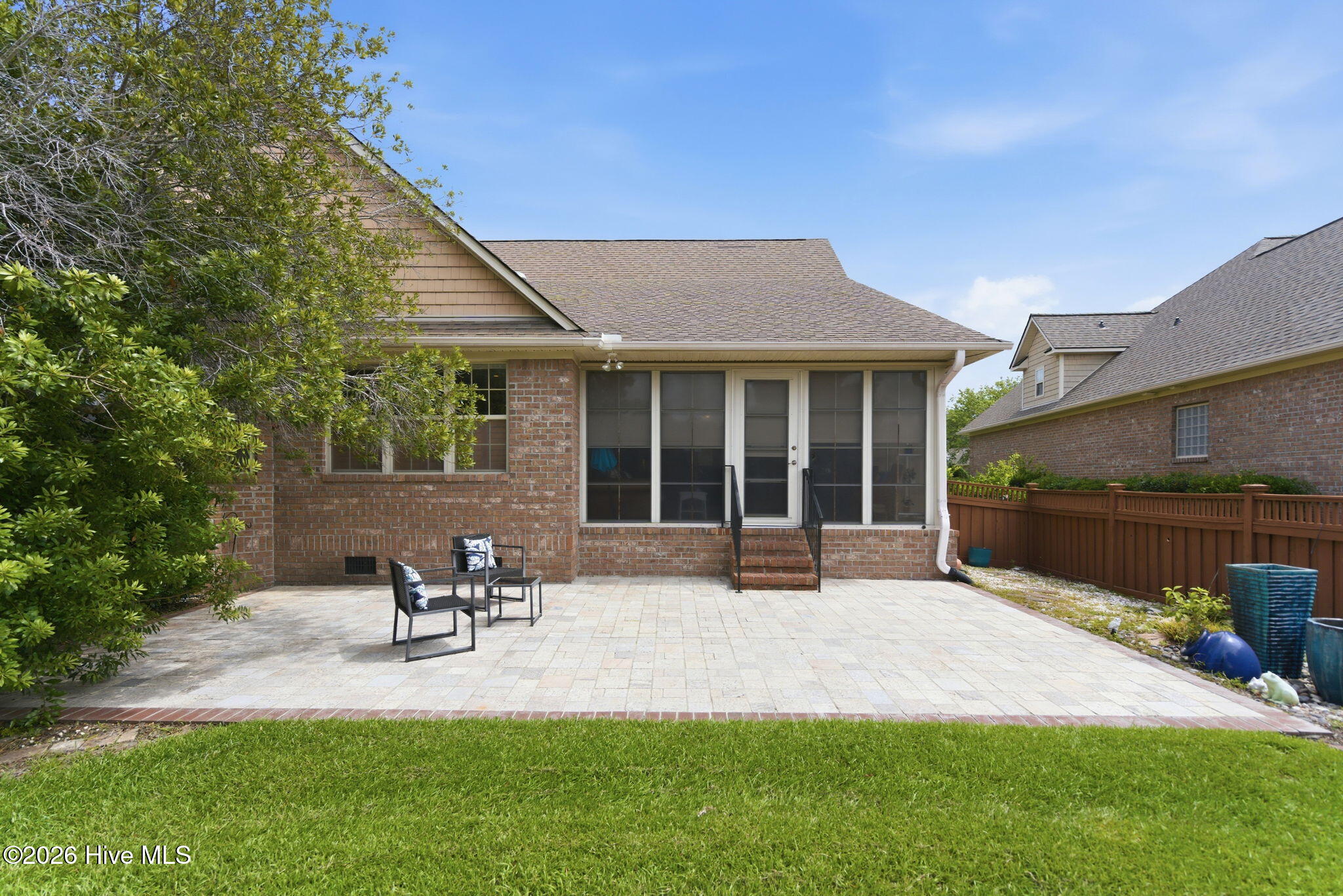 6122 Northshore Drive
