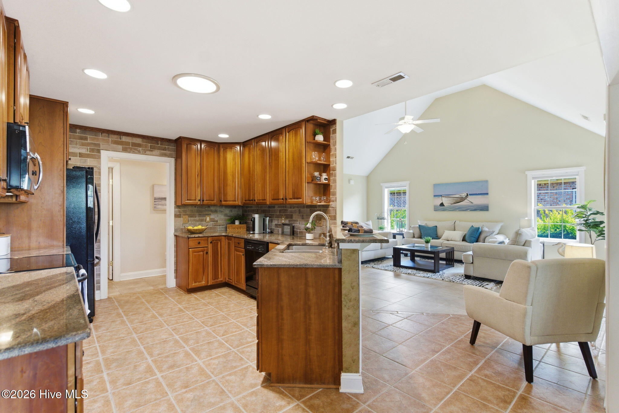 6122 Northshore Drive
