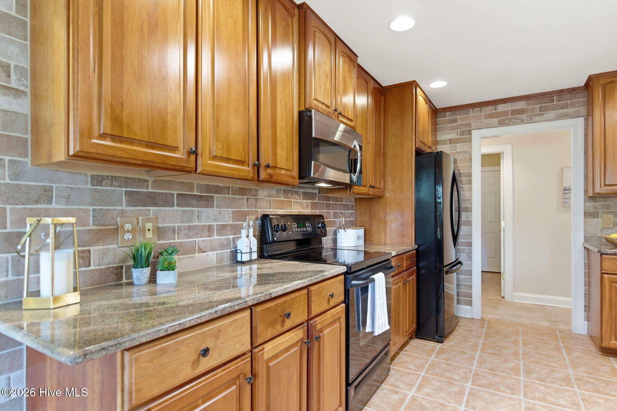6122 Northshore Drive