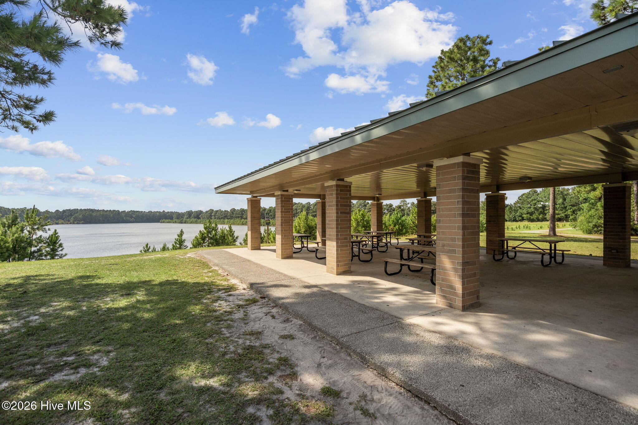 6122 Northshore Drive