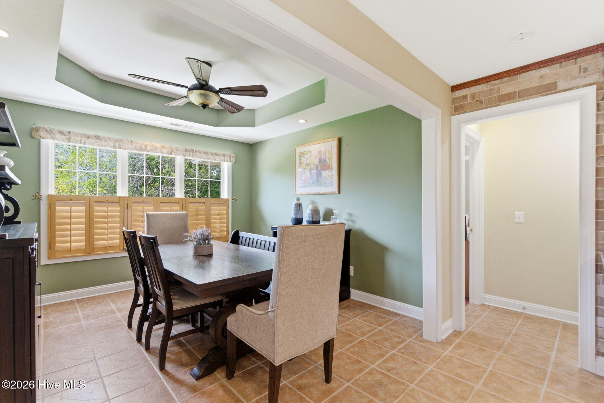 6122 Northshore Drive