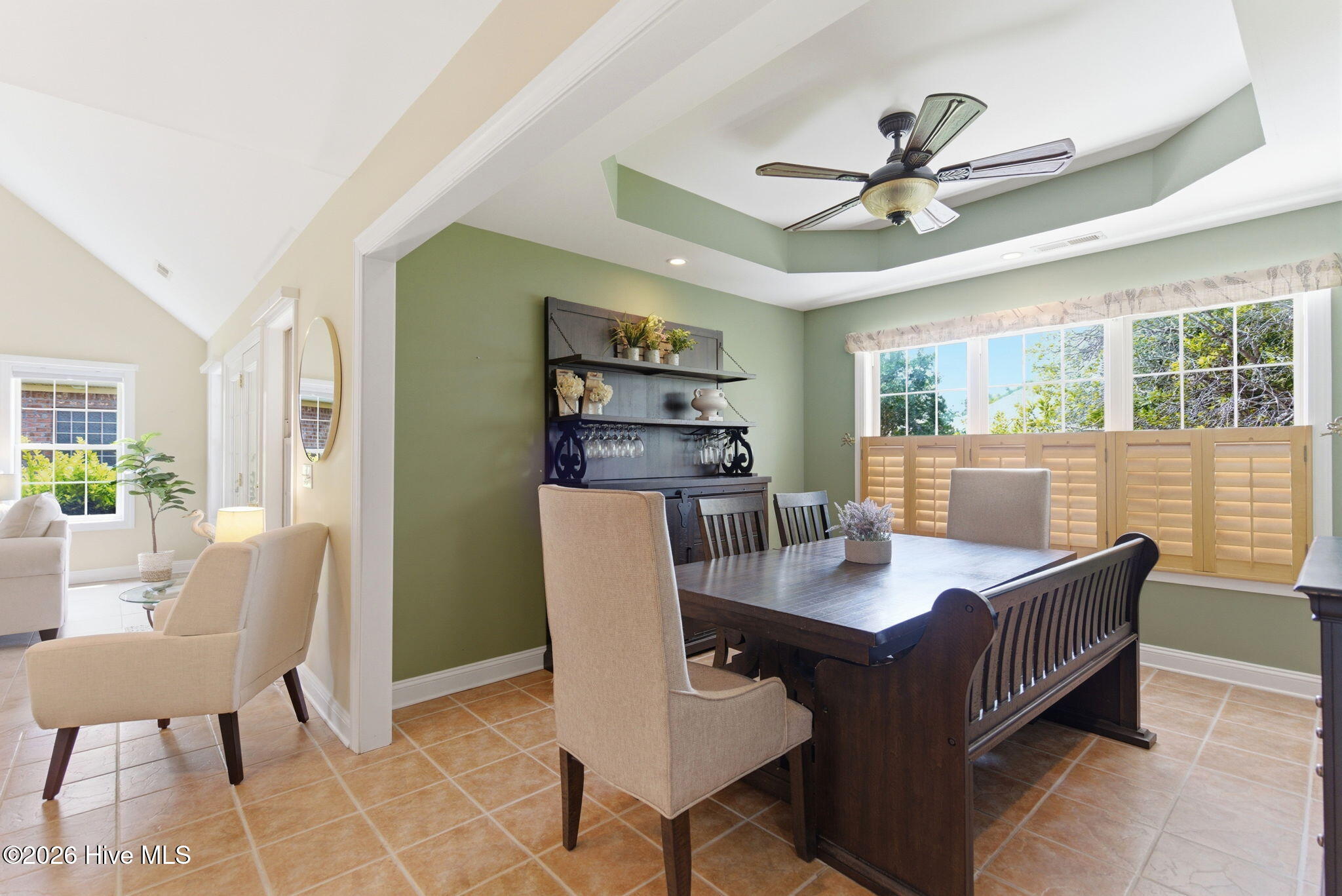 6122 Northshore Drive