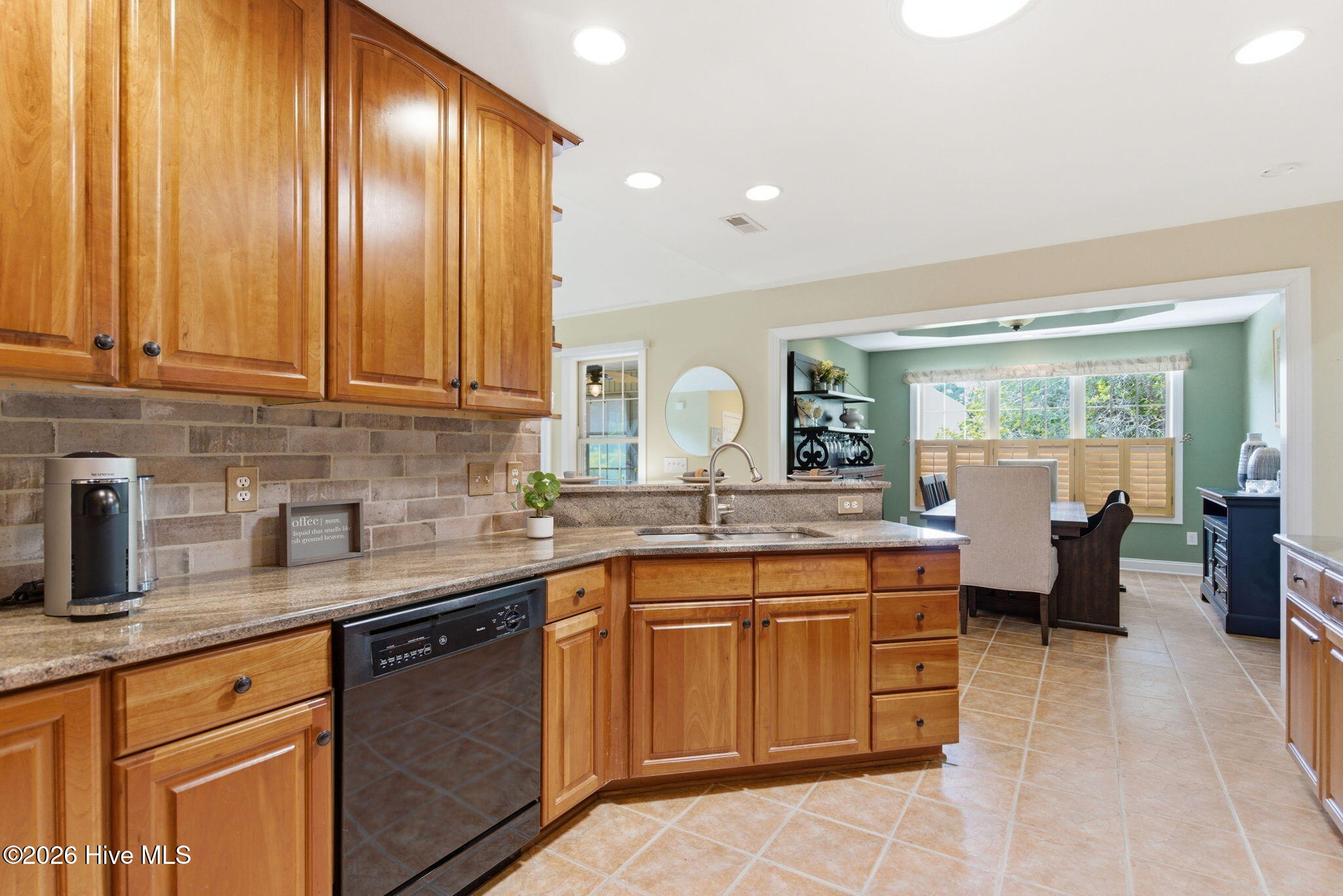 6122 Northshore Drive