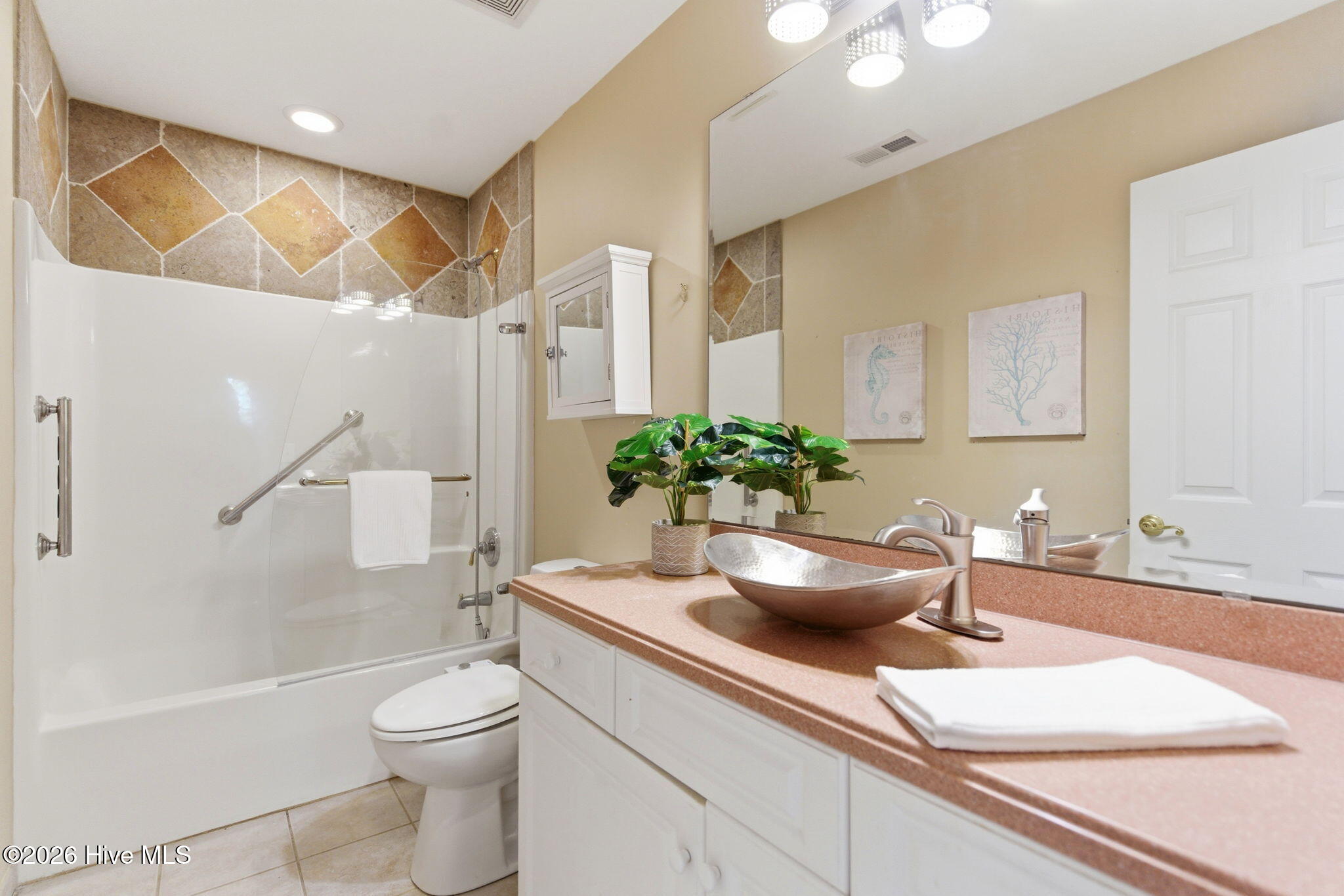 6122 Northshore Drive