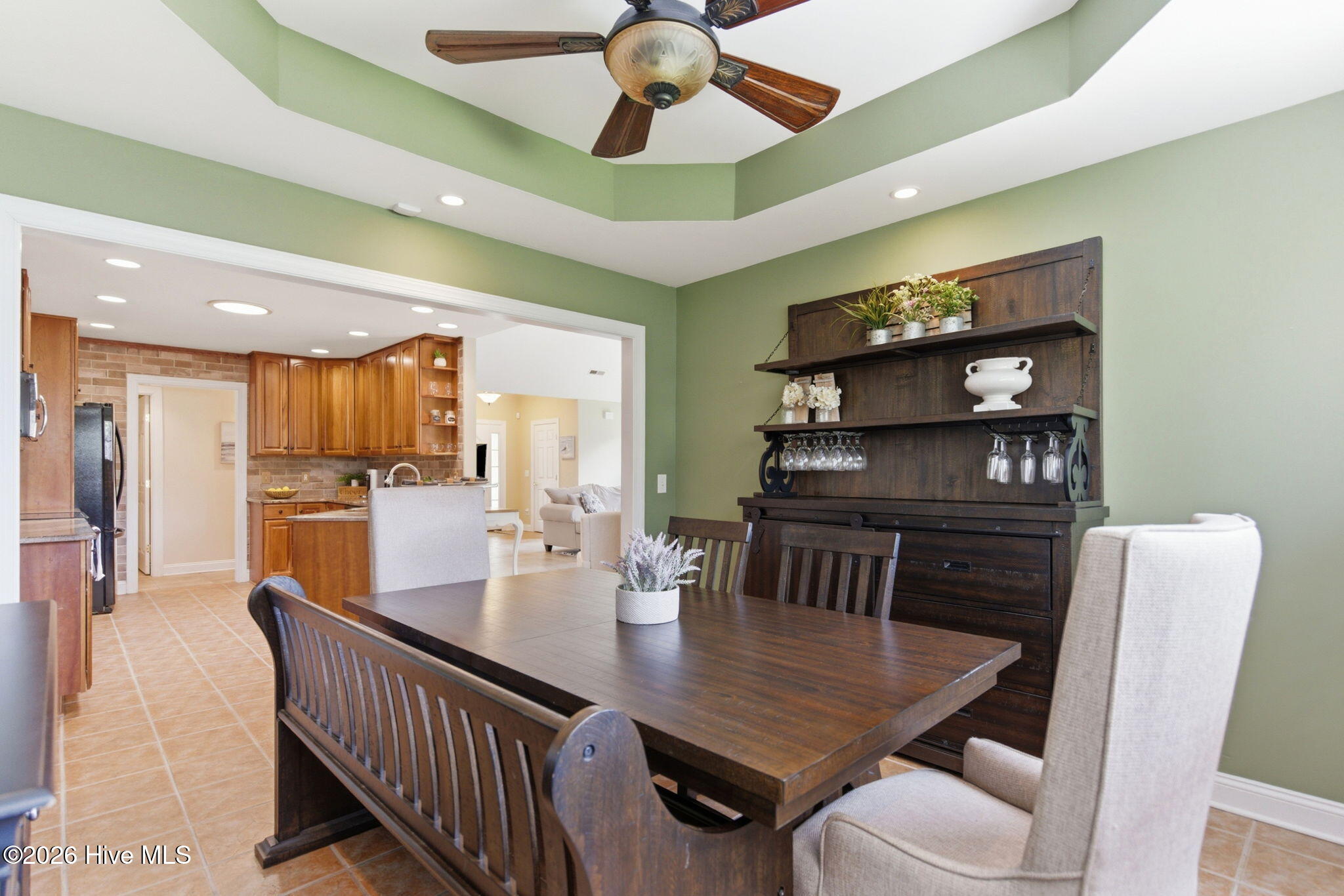 6122 Northshore Drive