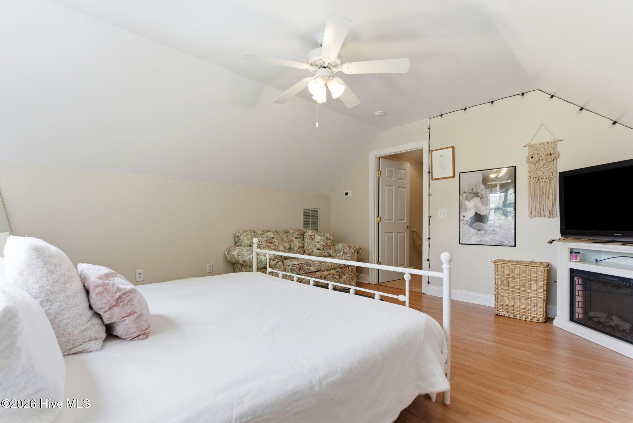 6122 Northshore Drive
