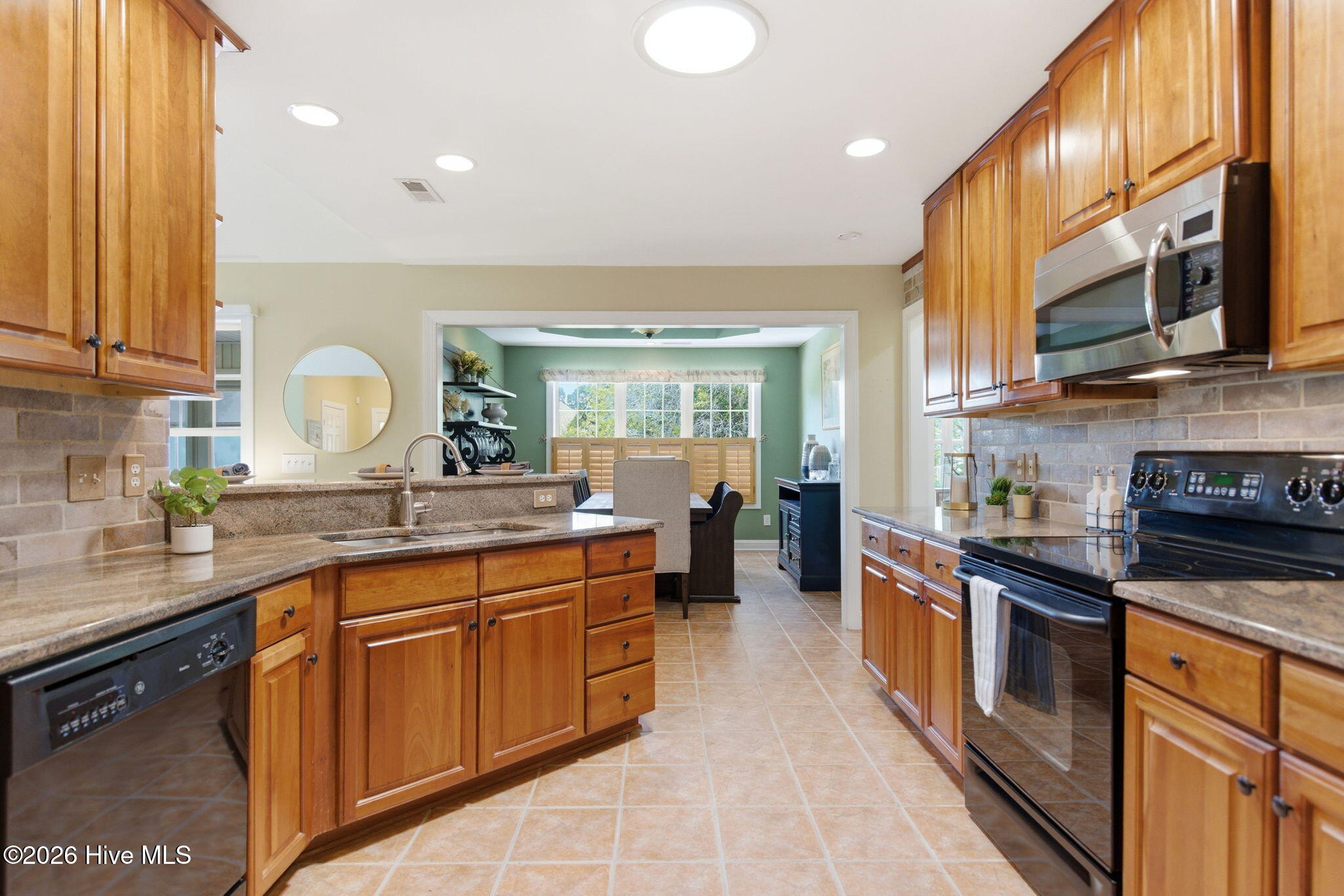 6122 Northshore Drive