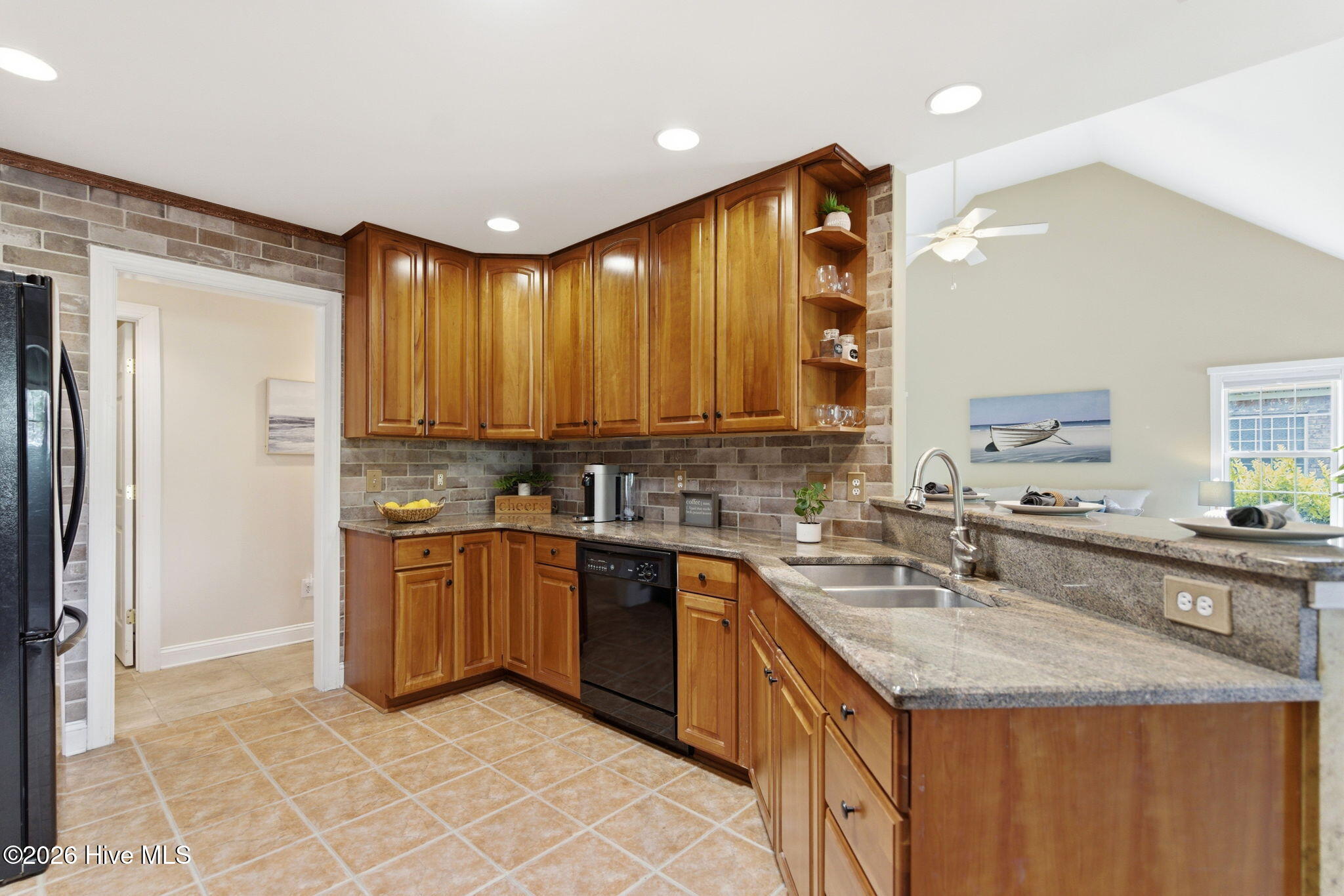 6122 Northshore Drive