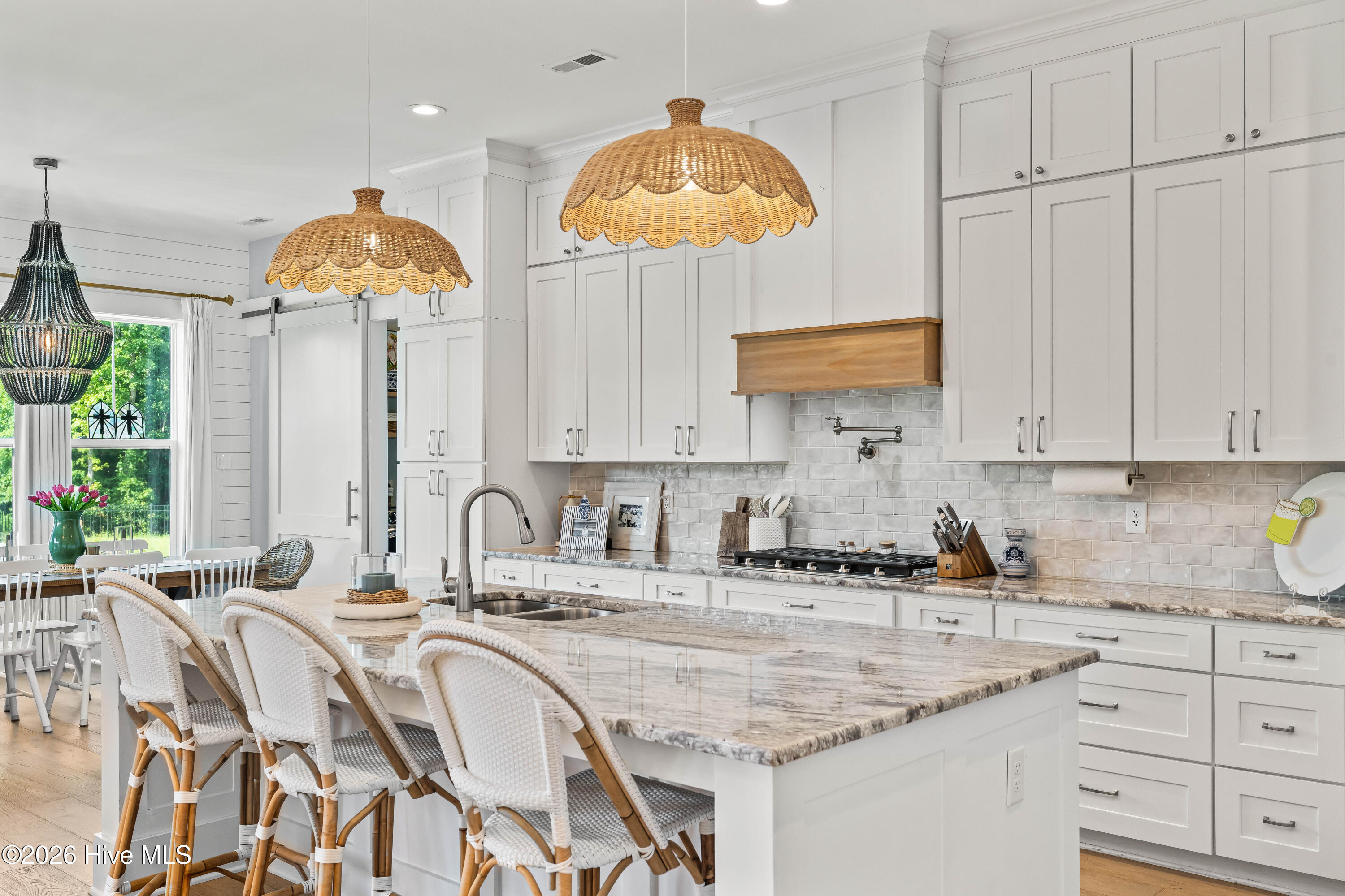 125 W Colonnade Drive