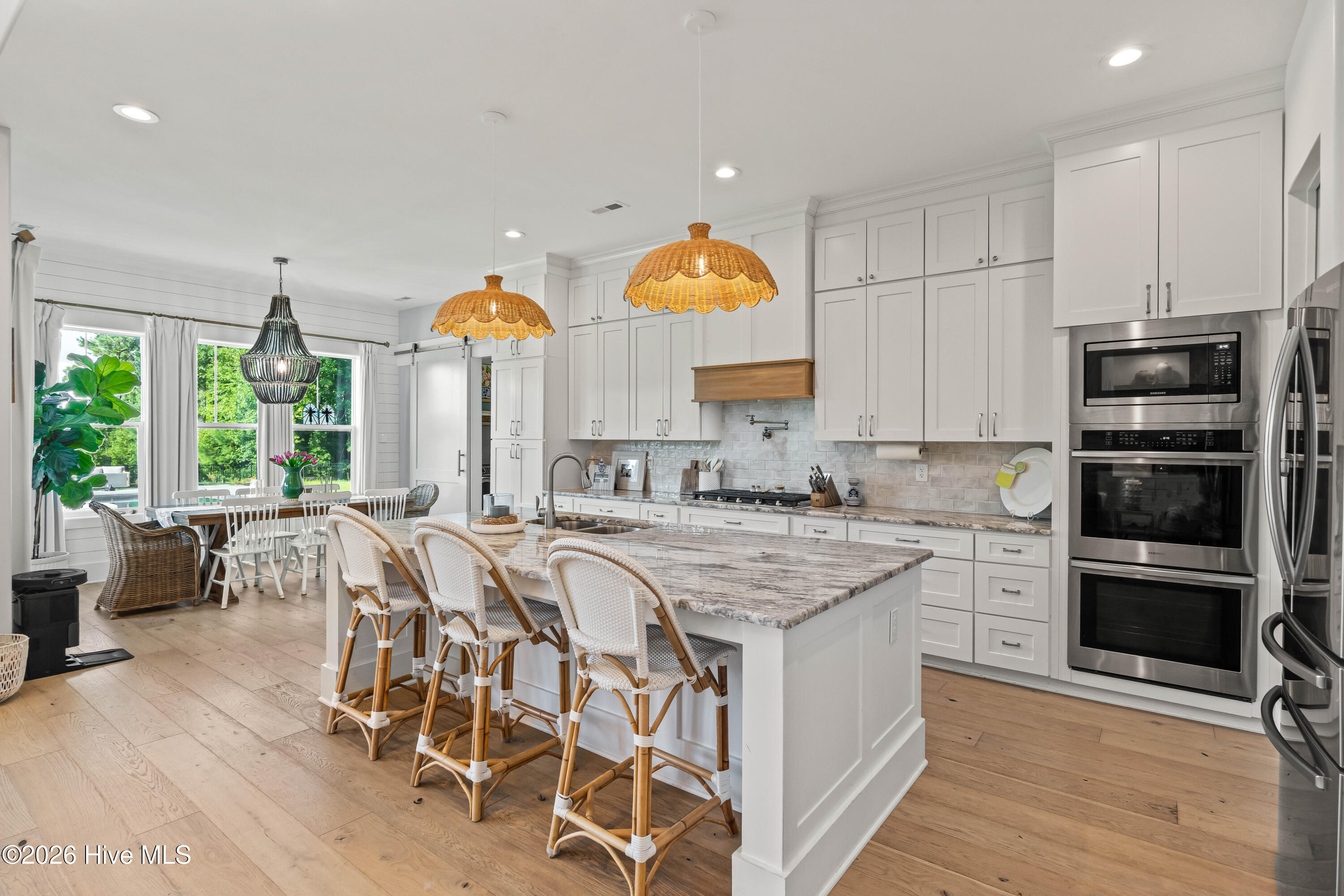 125 W Colonnade Drive