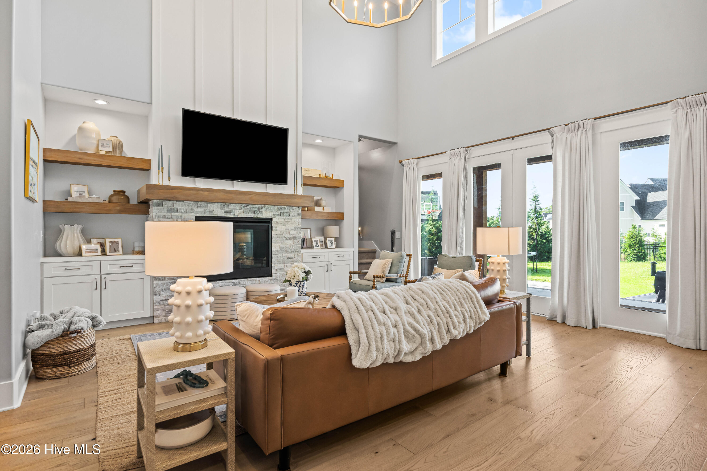 125 W Colonnade Drive