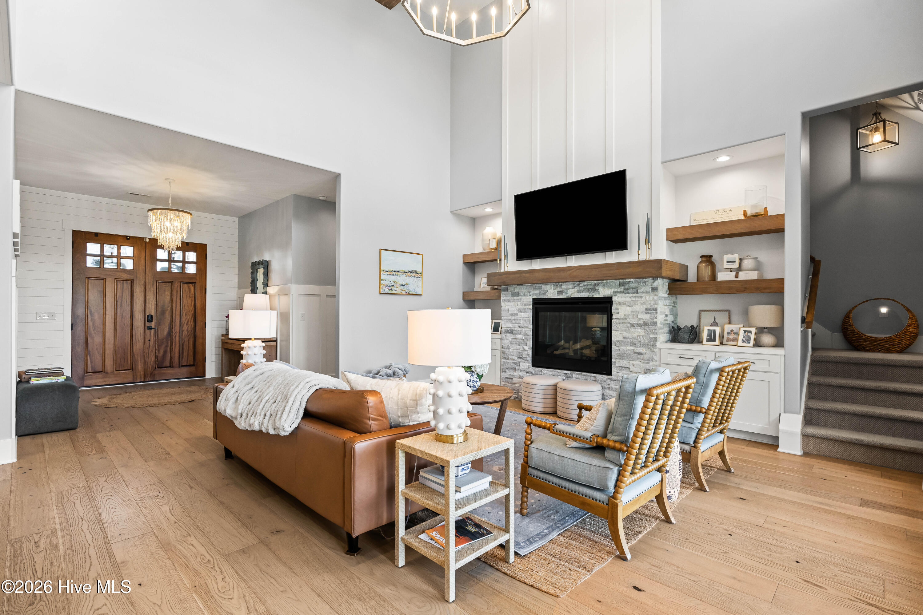 125 W Colonnade Drive