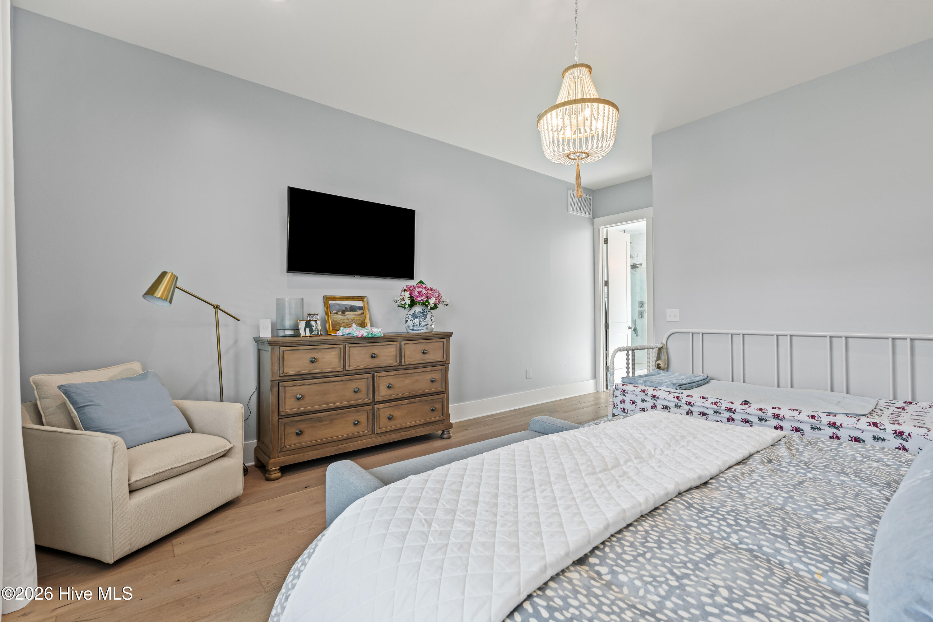 125 W Colonnade Drive