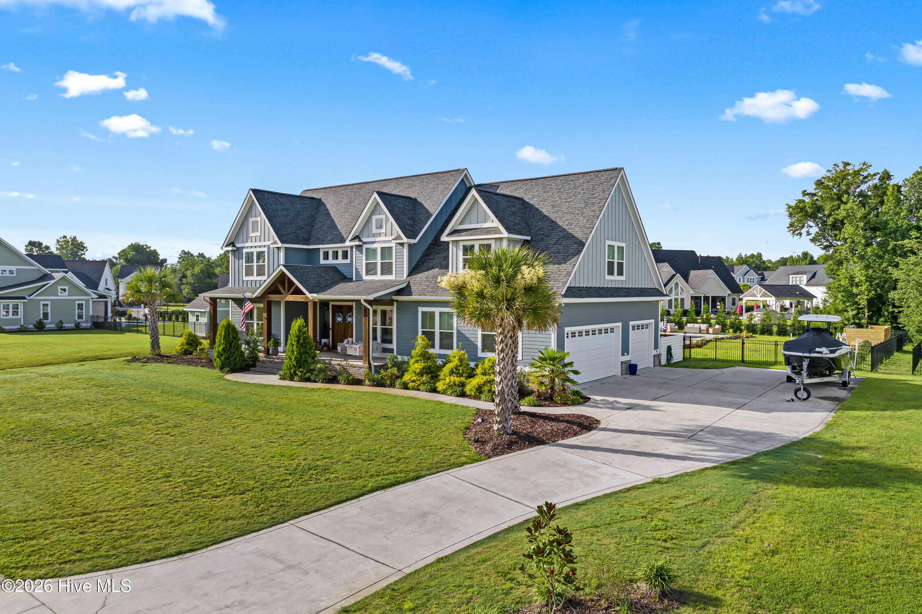 125 W Colonnade Drive