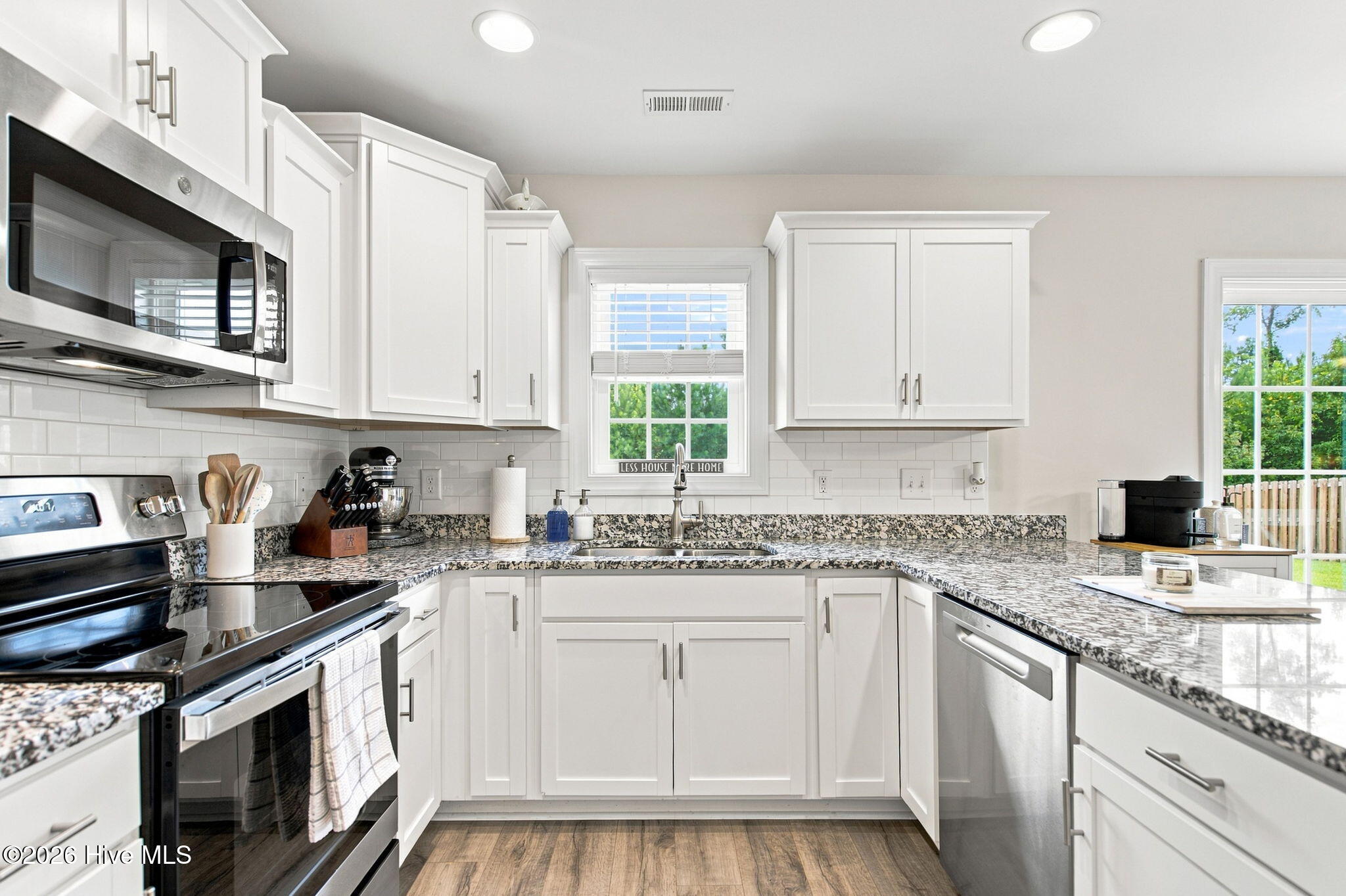 273 W Broughton Lane