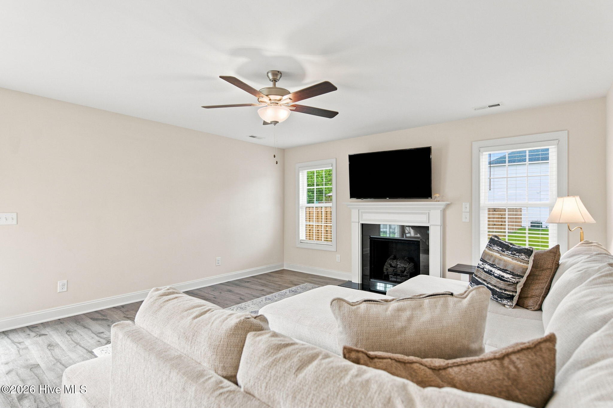 273 W Broughton Lane