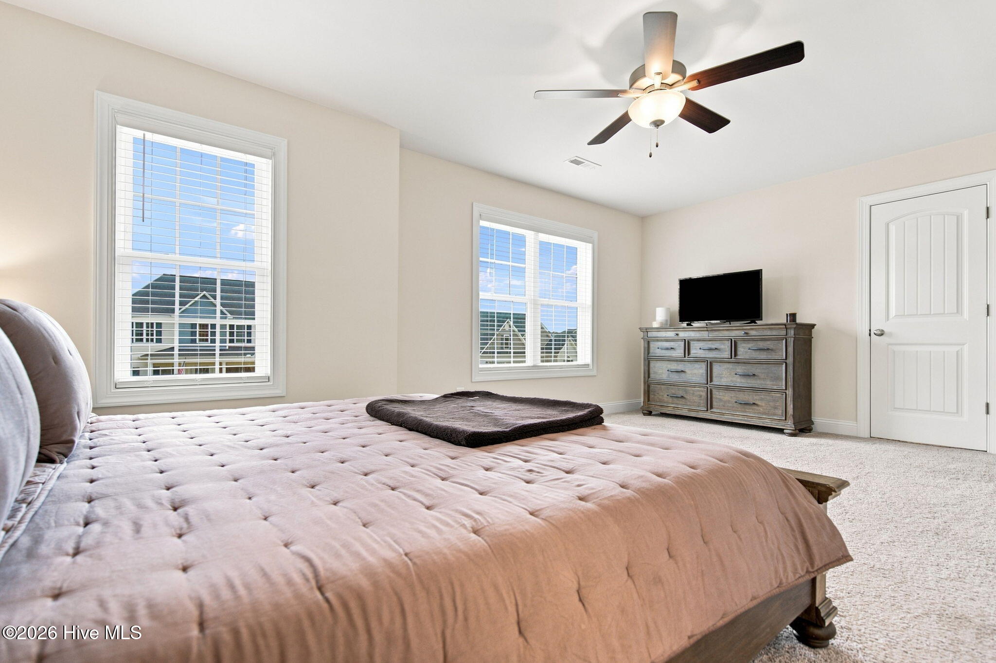 273 W Broughton Lane