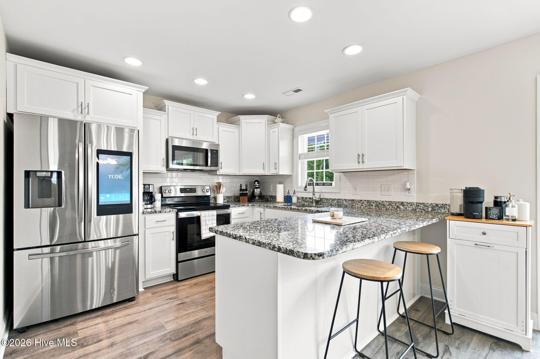 273 W Broughton Lane