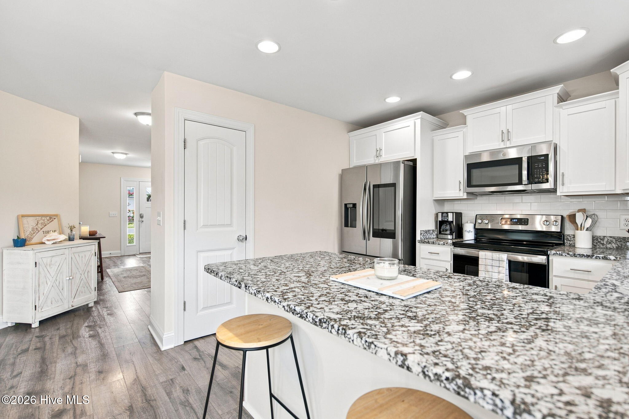 273 W Broughton Lane