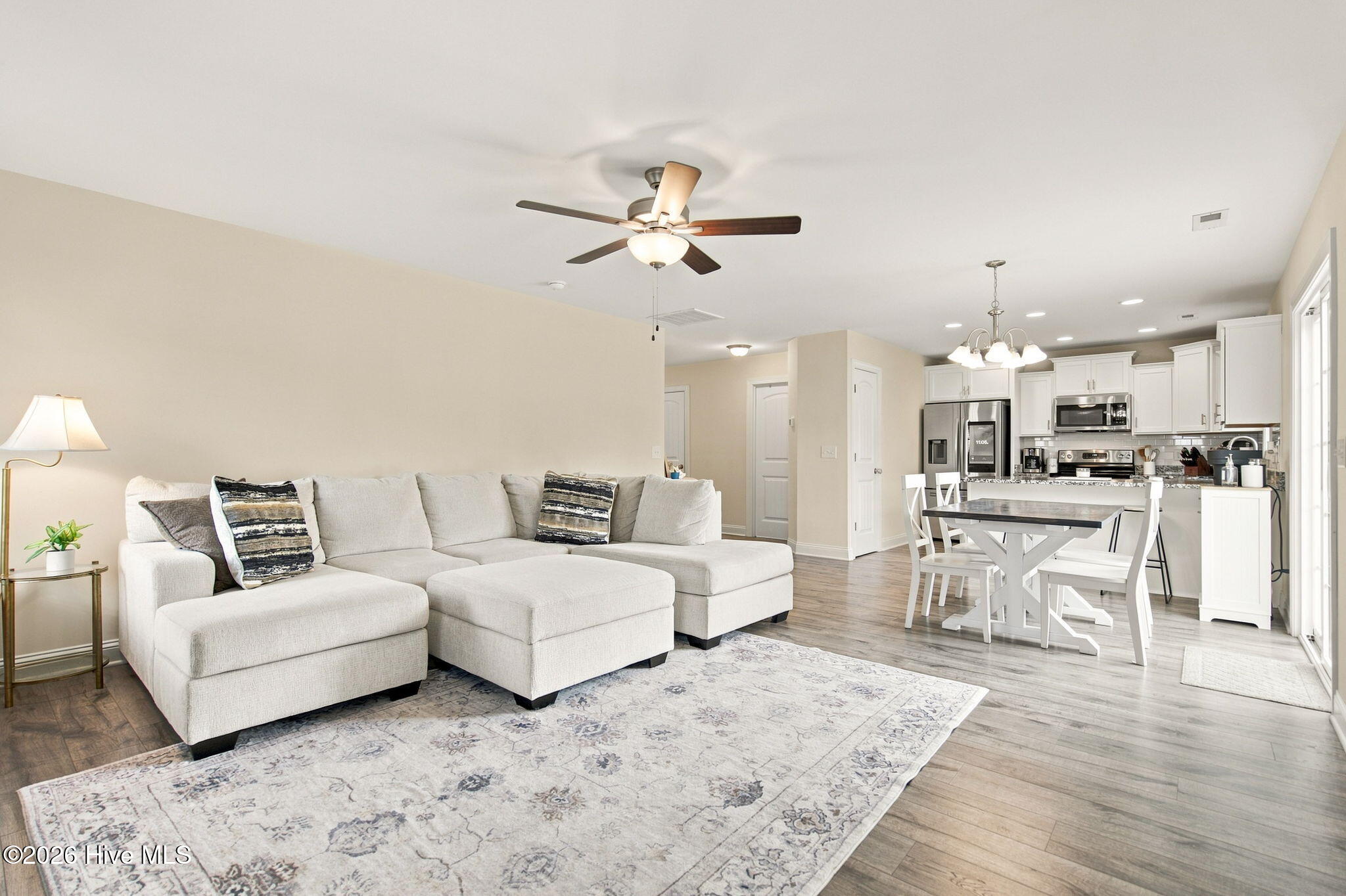 273 W Broughton Lane