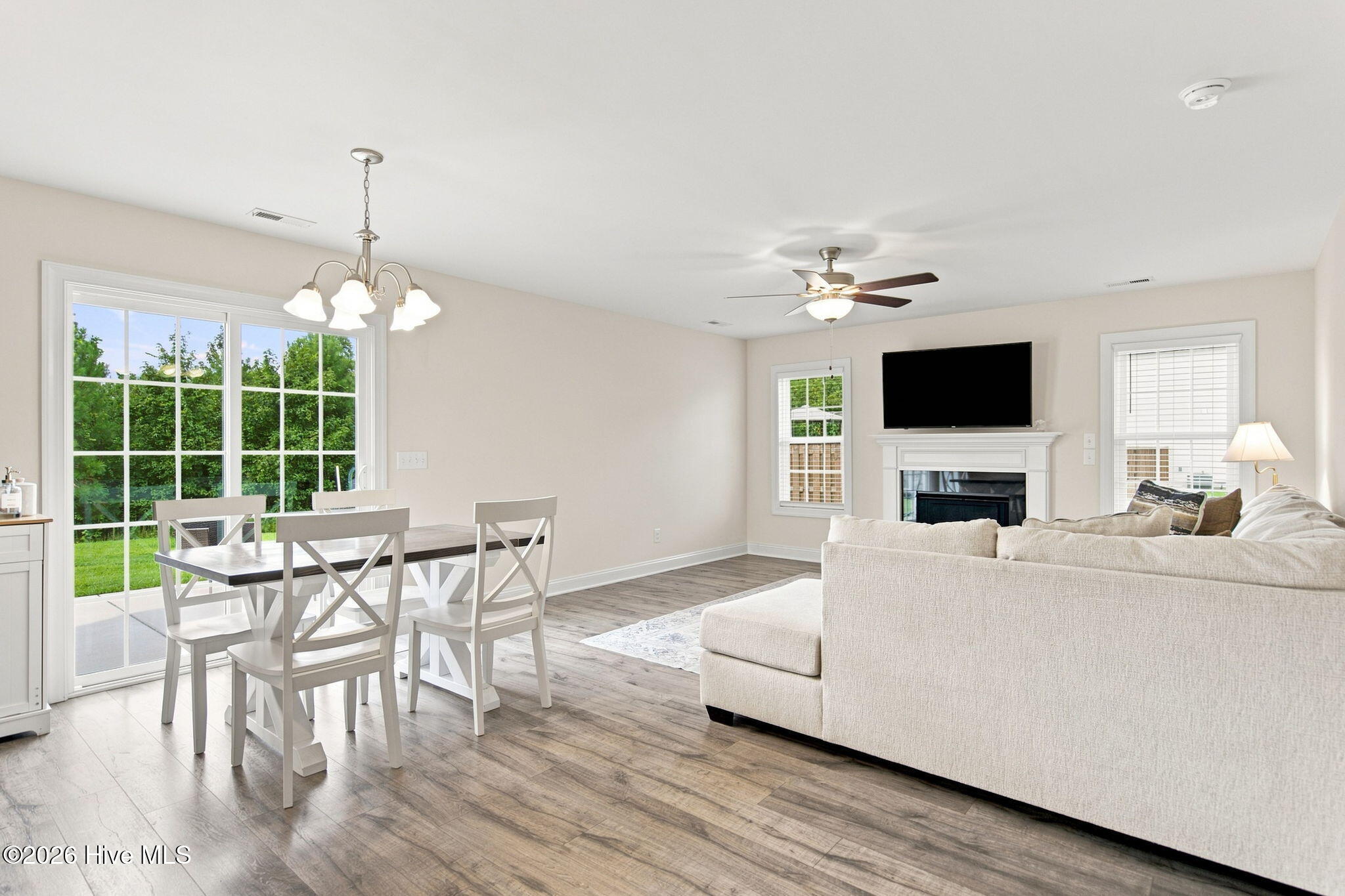 273 W Broughton Lane