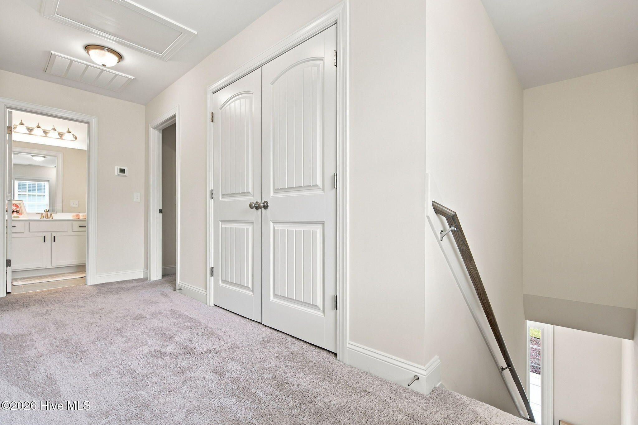 273 W Broughton Lane