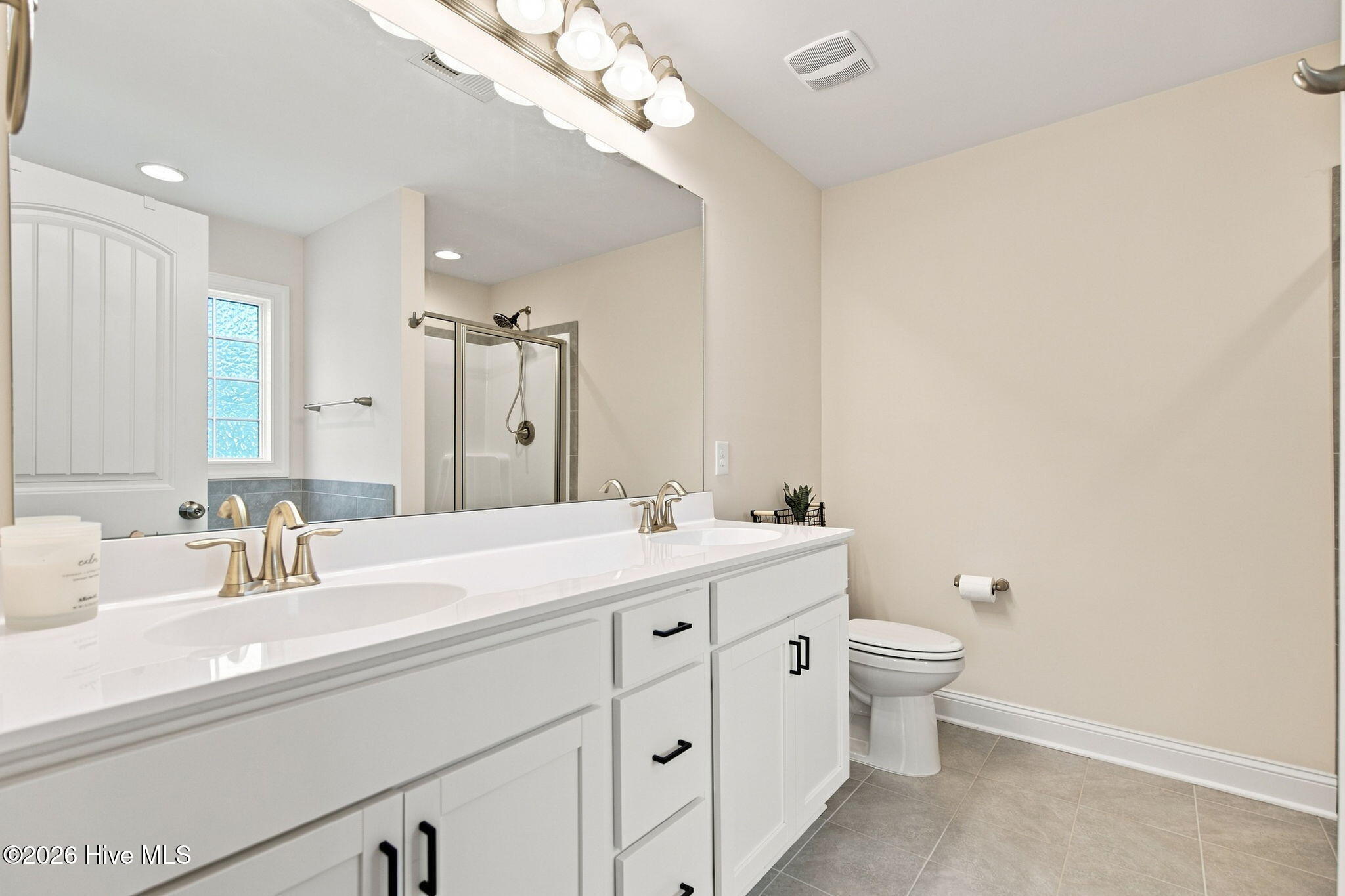 273 W Broughton Lane