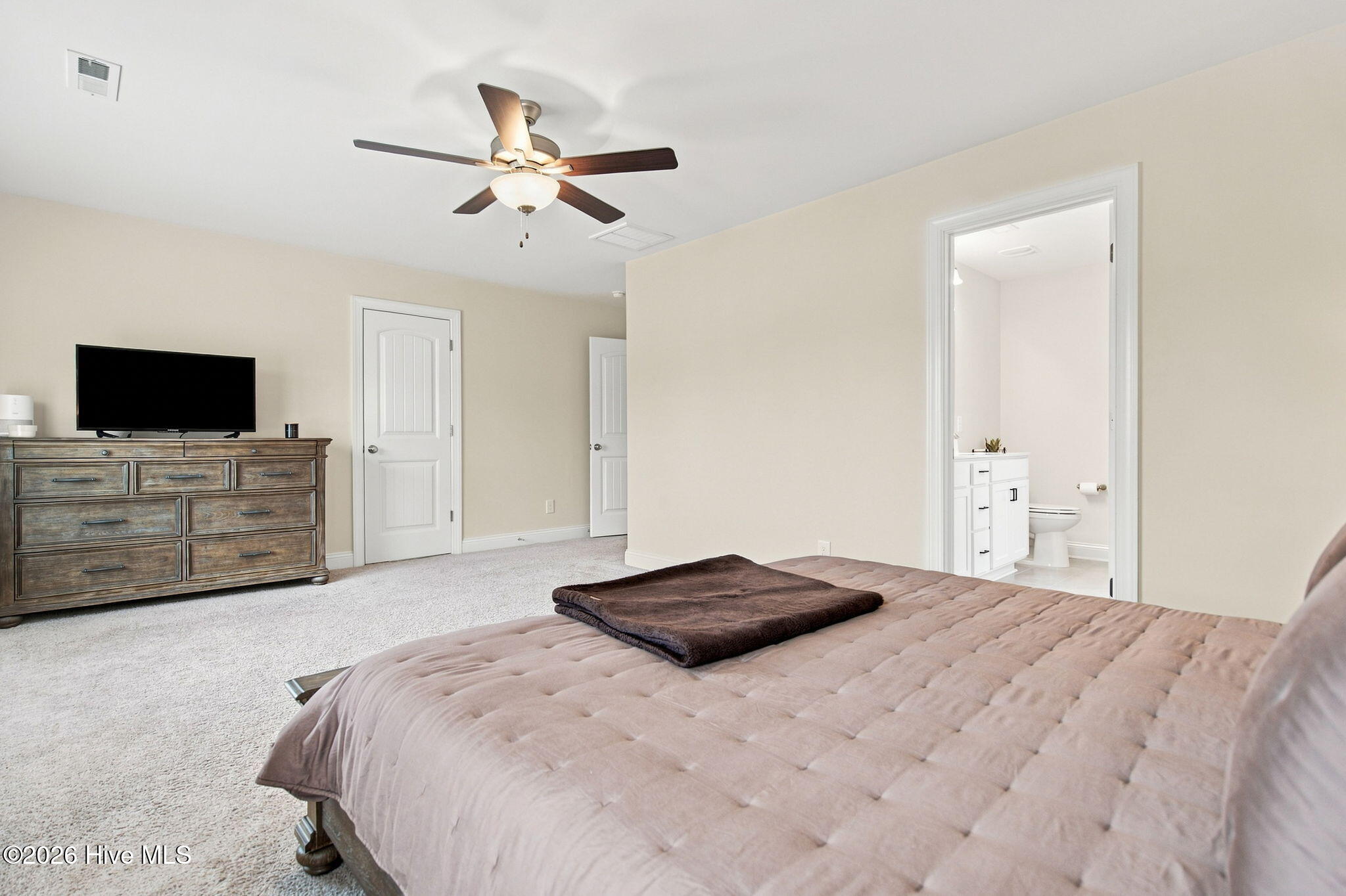 273 W Broughton Lane