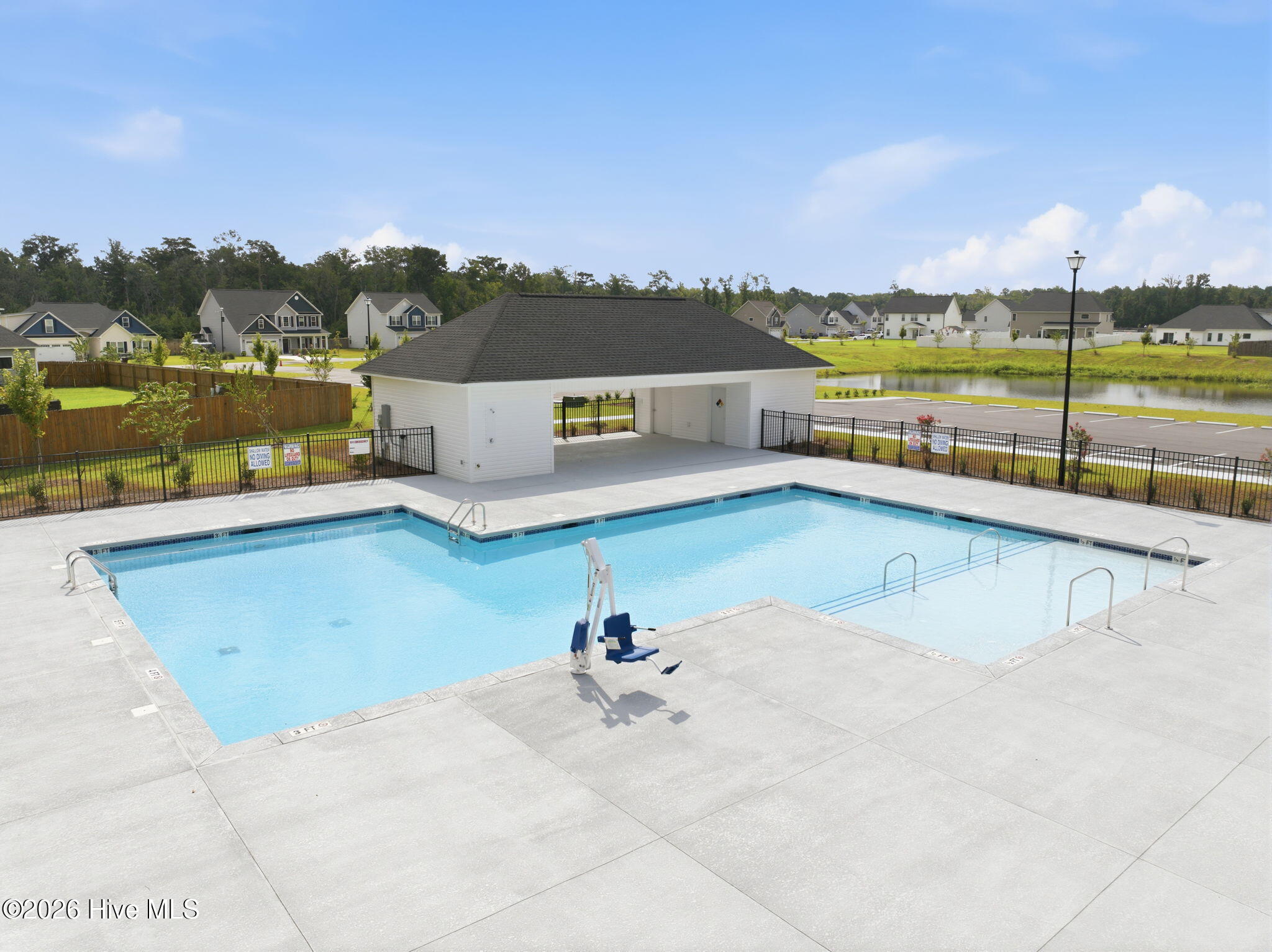 273 W Broughton Lane