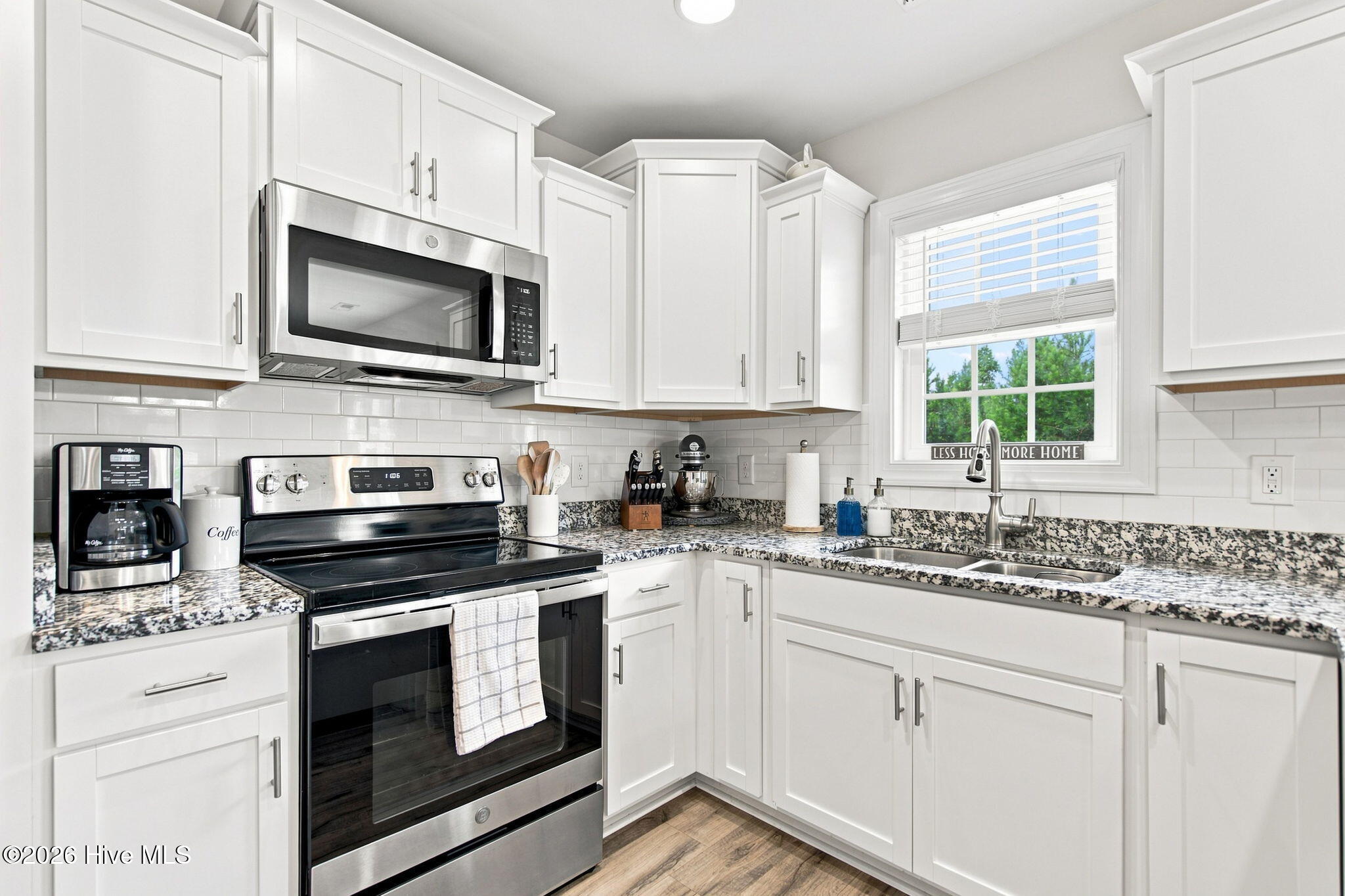 273 W Broughton Lane