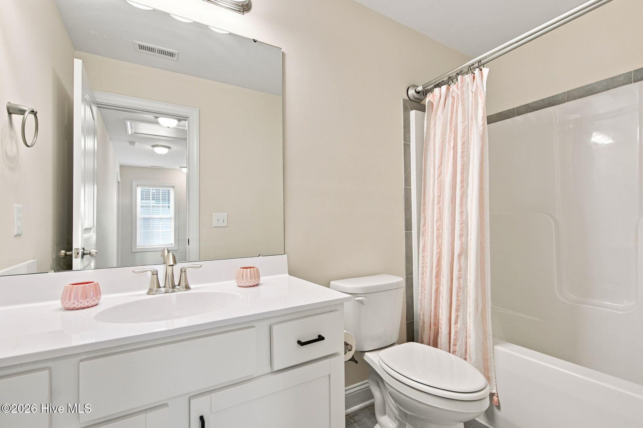 273 W Broughton Lane
